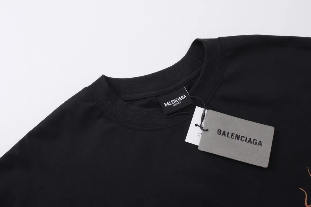 🅿️230 detailed pictures [Top version. Official website quality] BALENCI*GA/Paris. 2024 latest Sanskrit letters LOGO hand-painted worn distressed long-sleeved T-shirt. Brick cabinet synchronization. ⚠️Difference in market currency. YB development. Color system is black and blue. Worn. Hand-painted consistent with ZP,‼ ️The fabric is made of Paris ZP custom-woven and dyed 100% cotton with double yarn compactness. The weight is 260 grams, the cloth surface is clean. The cloth pattern is clear, soft and comfortable, and the threads are dyed with no color difference. Ready-made garments are hand-painted, worn, and distressed, with heavy craftsmanship. Comparisons welcome. The version adopts OS loose shoulder design. Same style for men and women. Code: BL225012 Color: black blue Size: XS S M L