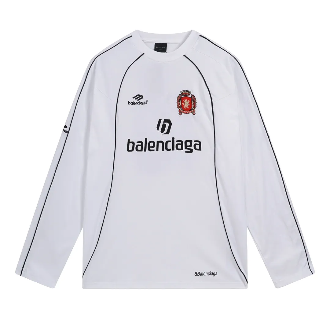 🅿️300 real photos [Top version. Official website quality] BALENCI*GA/Paris new model. Co-branded football sportswear LOGO embroidered printed long-sleeved T-shirt # The whole piece of clothing is stitched with multiple stitching edges. The craftsmanship is extremely complex and the market currency is very different. Welcome to compare 🆚. The fabric is made of Paris ZP custom-woven and dyed cotton double yarn. Weighing 260 grams, the cloth surface is clean. The cloth pattern is clear, soft and comfortable. The threads are dyed with no color difference. The classic pattern embroidery is embroidered by Tajima imported embroidery machine, and the printing uses imported glue. The letters are clear, three-dimensional and without burrs. Jubie market produces pictures based on pictures. Welcome to compare. The version adopts OS loose shoulder design. Same style for men and women. Code: BL225036 Color: black, white, pink, red, fluorescent yellow Size: XS S M L