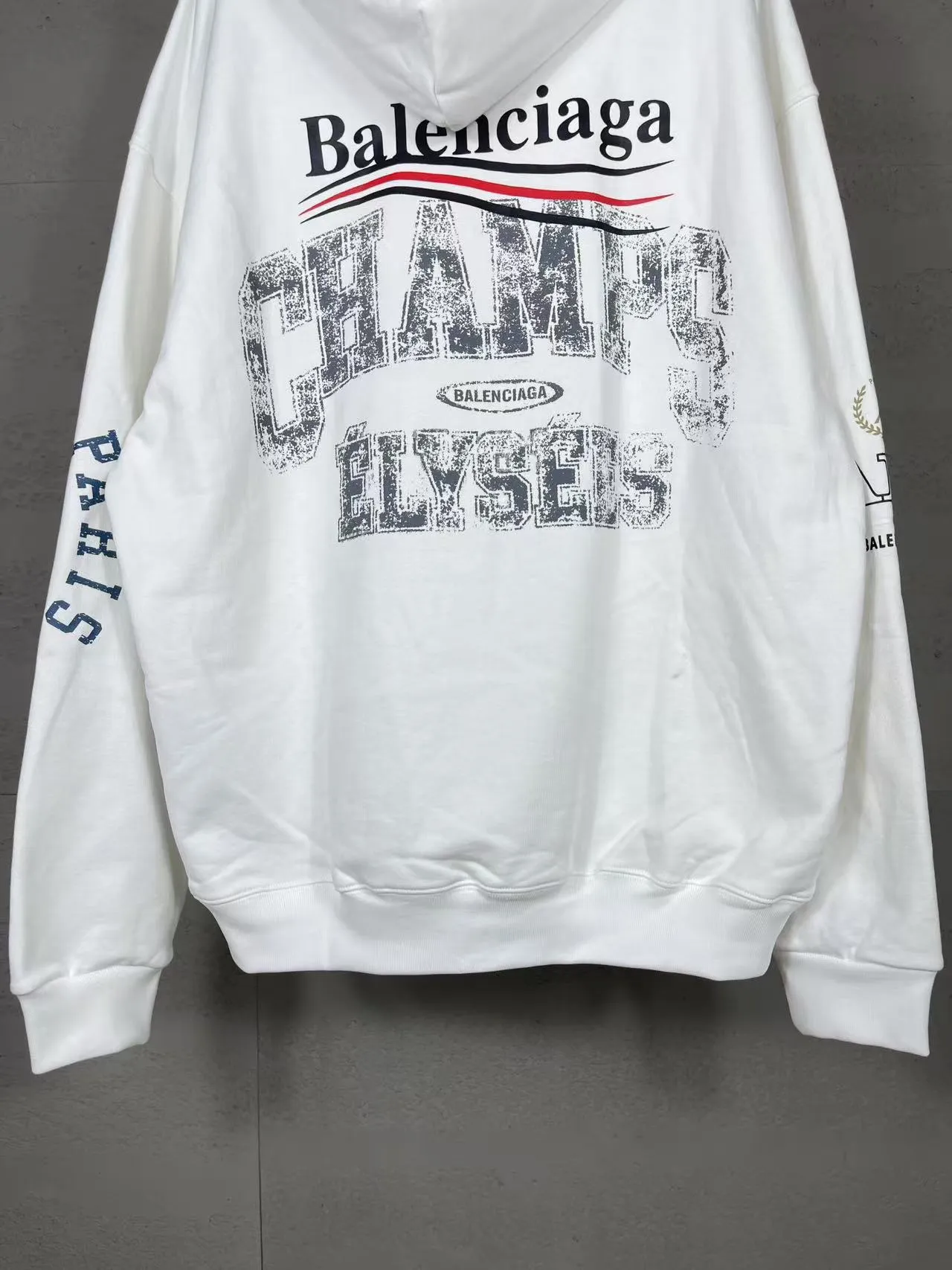 🅿️330 real photos [Top version. Official website quality] BALENCI*GA/Paris. SS25 latest model, Balenciaxx art multi-branded printed hooded sweatshirt. Brick cabinet synchronization. Genuine product developed in the first time, happy to print and compare! The fabric is made of Paris ZP custom-woven and dyed cotton sweatshirt. Weighing 460 grams, the cloth surface is clean. The cloth pattern is clear, soft and comfortable. The threads are dyed with no color difference. The printing uses environmentally friendly imported materials. The letters are clear and the effect is three-dimensional. The version adopts OS loose shoulder design. Same style for men and women. Code: BL258962 Color:: black, white Size: XS S M L