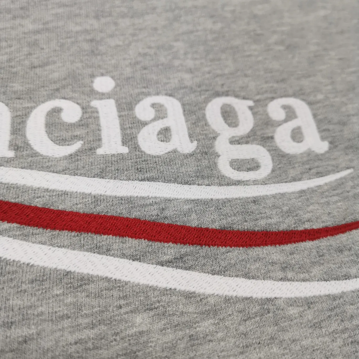 Supplementary details - the top tested version of Balenciaga BALENCIAGA Cola Malone embroidered print male and female couple star's same style autumn and winter pure cotton hoodie hooded sweatshirt. Three colors are available, ensuring the same fabric as the original version, no color difference! Customized dyeing in a package! INS, Xiaohongshu’s popular style, classics that never fade away! The king of orders in Spain, the fried chicken is highly recommended! 480% pure cotton terry fabric, comfortable and warm! Full of drape! The printing uses Tajima embroidery machine imported from Japan, which is known as the fighter among embroidery machines. The embroidery is meticulous, with no threads or skipped threads, the printing and embroidery are full and fine, and the letter spacing is consistent with ZP! Wearing it gives you full confidence and peace of mind! The labels and washes are all correct! On behalf of G at the same level! Consistent packaging at the counter! Size: XS-L Color: Purple light gray white gray P:450