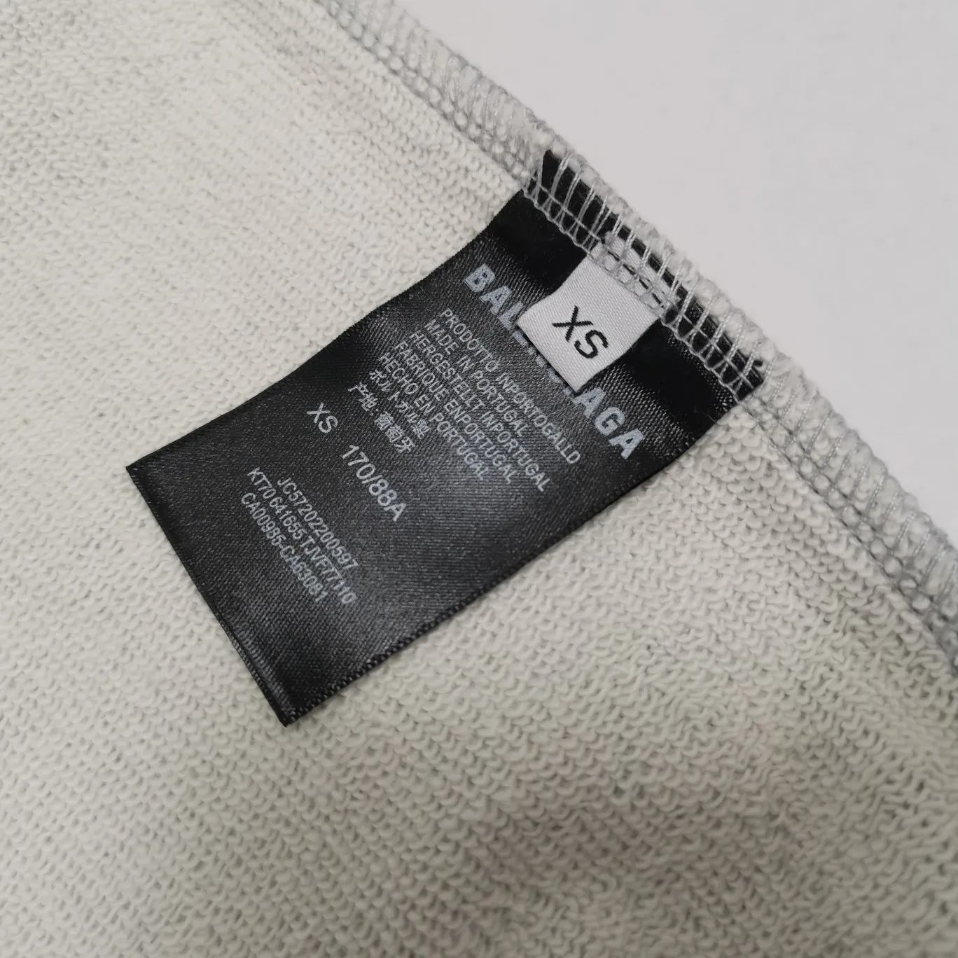 Supplementary details - the top tested version of Balenciaga BALENCIAGA Cola Malone embroidered print male and female couple star's same style autumn and winter pure cotton hoodie hooded sweatshirt. Three colors are available, ensuring the same fabric as the original version, no color difference! Customized dyeing in a package! INS, Xiaohongshu’s popular style, classics that never fade away! The king of orders in Spain, the fried chicken is highly recommended! 480% pure cotton terry fabric, comfortable and warm! Full of drape! The printing uses Tajima embroidery machine imported from Japan, which is known as the fighter among embroidery machines. The embroidery is meticulous, with no threads or skipped threads, the printing and embroidery are full and fine, and the letter spacing is consistent with ZP! Wearing it gives you full confidence and peace of mind! The labels and washes are all correct! On behalf of G at the same level! Consistent packaging at the counter! Size: XS-L Color: Purple light gray white gray P:450