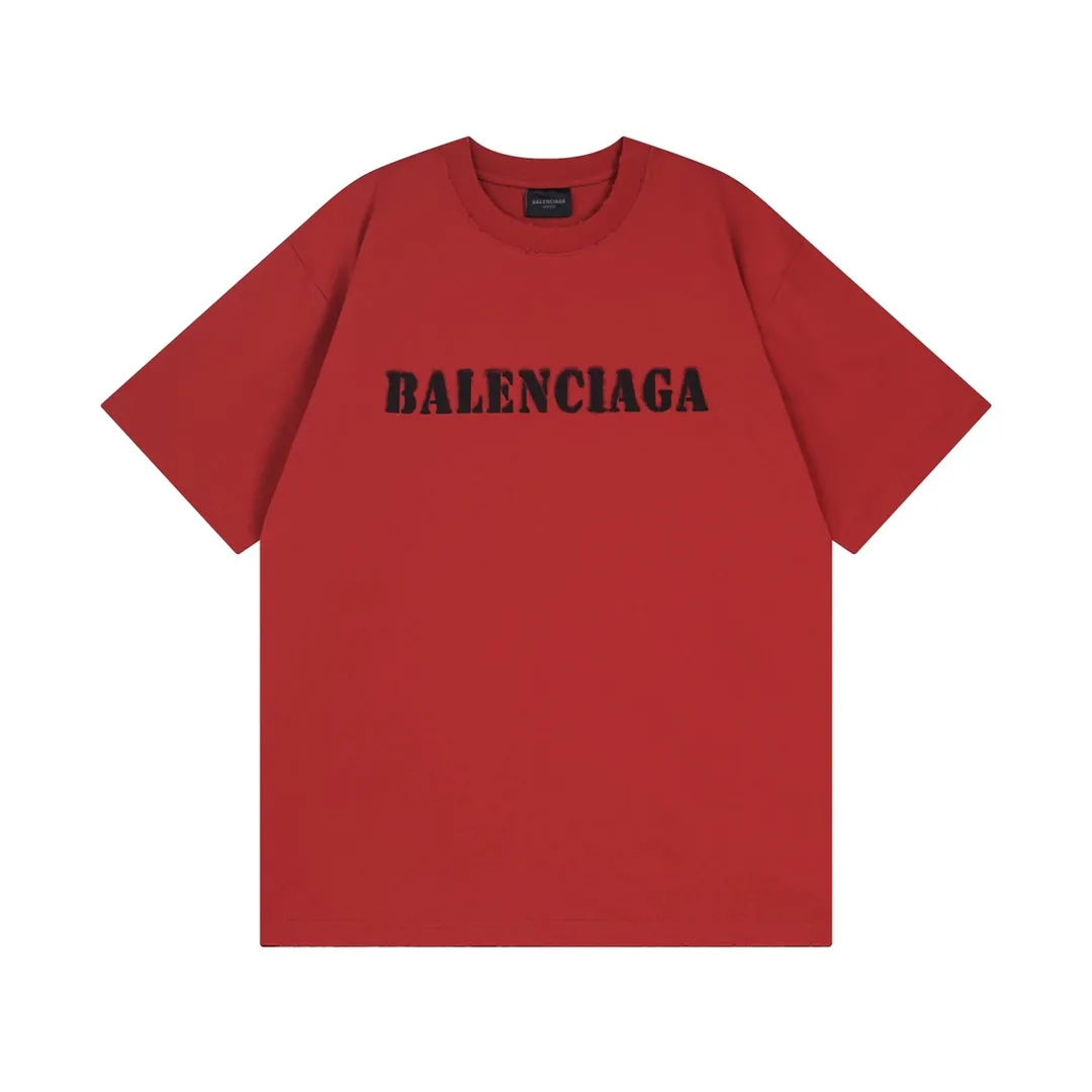 🅿️176 Detailed picture [Top version. Official website quality] BALENCI*GA/Paris. 2024 new letter LOGO printed short-sleeved T-shirt. Brick cabinets are synchronized. Genuine products are developed at the first time, and you can print and compare! The fabric is made of Paris ZP custom-woven and dyed cotton double yarn. Weighing 260 grams, the cloth surface is clean. The cloth pattern is clear, soft and comfortable. The threads are dyed with no color difference. The classic LOGO is printed with environmentally friendly imported materials and dot direct printing technology, with a three-dimensional effect. Restored brick cabinet. Ready-made clothes are worn and worn, different market currency, welcome to compare, the version adopts OS loose shoulder version. Same style for men and women Coding: BL233315 Color: gray blue, off-white, red Size: XS to L