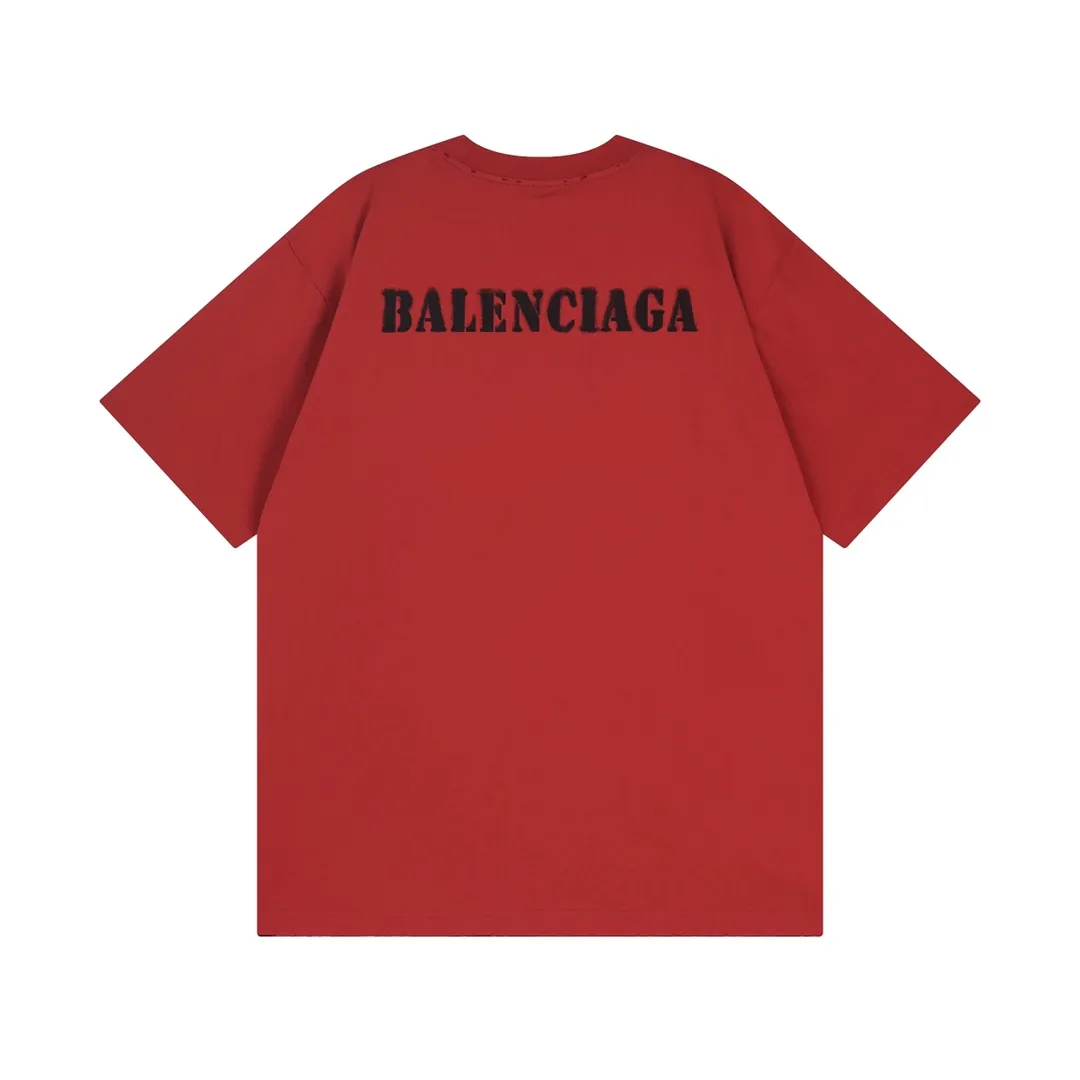 🅿️176 Detailed picture [Top version. Official website quality] BALENCI*GA/Paris. 2024 new letter LOGO printed short-sleeved T-shirt. Brick cabinets are synchronized. Genuine products are developed at the first time, and you can print and compare! The fabric is made of Paris ZP custom-woven and dyed cotton double yarn. Weighing 260 grams, the cloth surface is clean. The cloth pattern is clear, soft and comfortable. The threads are dyed with no color difference. The classic LOGO is printed with environmentally friendly imported materials and dot direct printing technology, with a three-dimensional effect. Restored brick cabinet. Ready-made clothes are worn and worn, different market currency, welcome to compare, the version adopts OS loose shoulder version. Same style for men and women Coding: BL233315 Color: gray blue, off-white, red Size: XS to L