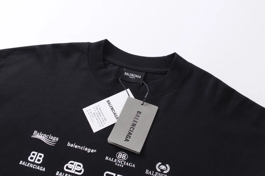 🅿️240 BALENCI*GA Paris full-print LOGO letter style long sleeves. The fabric is made of Paris custom-woven and dyed double yarn pure cotton fabric. The weight is 280g. The thread is custom-woven and dyed without color difference. The front and back panels are made of environmentally friendly dot offset printing. Two high-temperature setting washes. os dropped shoulders and loose version. Same style for men and women -Color: black ivory -SIZE: XS S M L Style No. 8612#