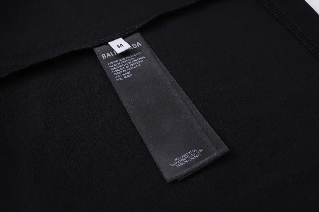 🅿️240 BALENCI*GA Paris full-print LOGO letter style long sleeves. The fabric is made of Paris custom-woven and dyed double yarn pure cotton fabric. The weight is 280g. The thread is custom-woven and dyed without color difference. The front and back panels are made of environmentally friendly dot offset printing. Two high-temperature setting washes. os dropped shoulders and loose version. Same style for men and women -Color: black ivory -SIZE: XS S M L Style No. 8612#