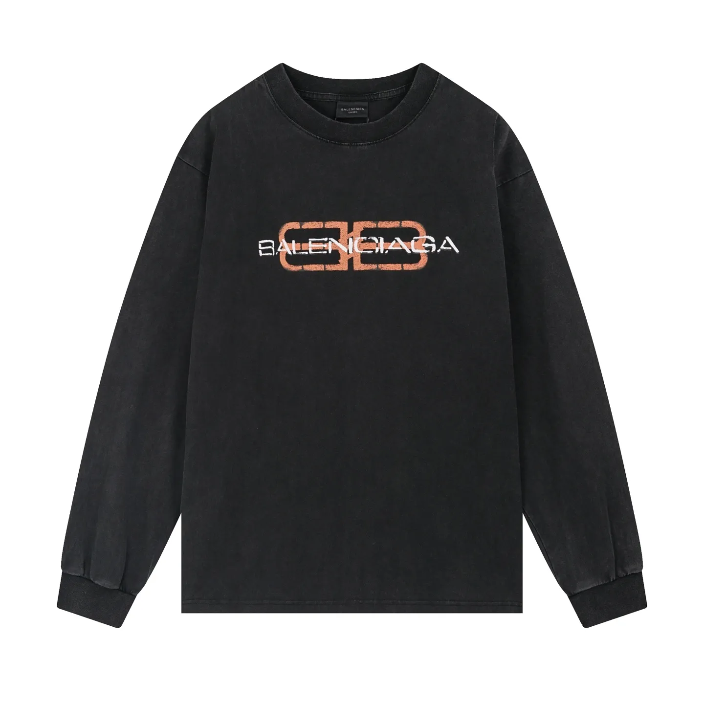 🅿️260 BALENCI*GA Paris new LOGO printed washed long-sleeved T-shirt. The front LOGO is printed with environmentally friendly glue. The effect is three-dimensional. The hand-made master positions the fixed points and wears it to make it old. Restore the brick cabinet. Exclusively woven and dyed 280g fabric. The thread is dyed in the same cylinder with zero color difference. The version adopts OS loose off-shoulder version. Welcome to compare. Same style for men and women -Color: washed black -SIZE: Xs S M L Style number 8645#