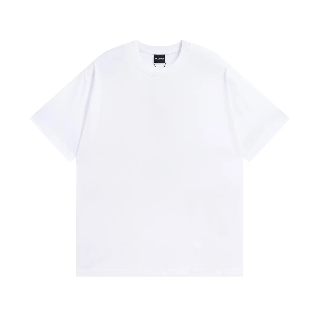 🅿️180 Detail Picture [Top version. Official website quality] BALENCI*GA/Paris BALENCI*GA#23SS Paris classic lock button back classic LOGO hot-drilled short-sleeved T-shirt. Brick cabinet synchronization. The fabric is made of Paris ZP custom-woven and dyed 100% cotton double yarn compact cotton. The weight is 260 grams. The cloth surface is clean. The cloth pattern is clear. Soft and comfortable. Good color fastness. Not easy to change color. The threads are woven and dyed with no color difference. The back hot drill uses imported drill, which has good gloss and is not easy to fall off. Restore brick cabinet. The version adopts OS loose shoulder style. Same style for men and women. Code: BL223200 Color: Black. White Size: XS to L