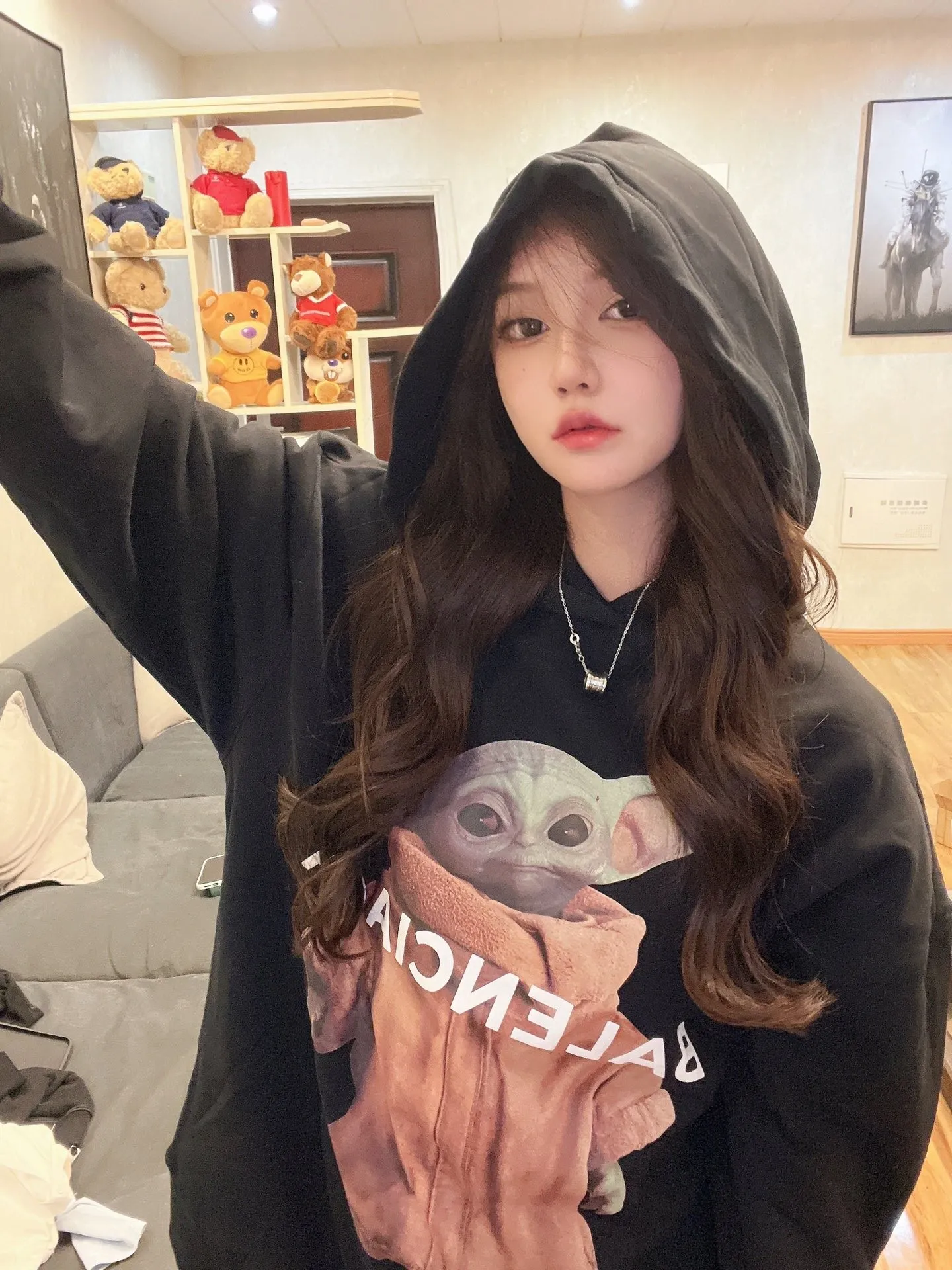 ♻️💯Upper body reference model picture❤️Top tested version BALENCIAGA Balenciaga The Mandalorian Baby Yoda pure cotton loose and breathable autumn and winter pure cotton hoodie sweatshirt for male and female couples Grogu, a character in the "Star Wars" series of film and television series, appeared in the American TV series "The Mandalorian". Grogu and Yoda are of the same race. Although he is still in the toddler stage, he is born with powerful force. This model is really explosive. The front piece is printed with Kornit digital direct printing. The color painting has an even transition of shades and a strong image. 3D restores the real texture of characters! The fabric is made of 480g imported knitted combed terry. The fabric is very silky, loose and drapey. Color: Black White Size: XS-L P:490