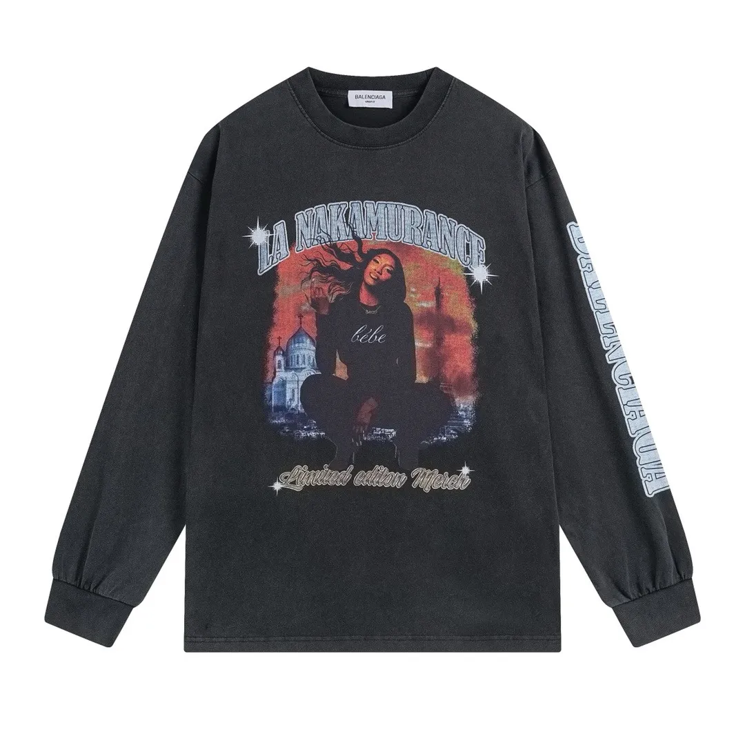 🅿️220 Actual pictures [Top version. Official website quality] BALENCI*GA/Paris. Joint Music.Aya.Nakamura long-sleeved T-shirt. The fabric is made of Paris ZP custom-woven and dyed cotton double yarn. The net weight is 260 grams. The cloth surface is clean. The cloth pattern is clear. Soft and comfortable. The threads are dyed with no color difference. The pattern adopts Kornit digital direct printing machine, the letters have a crackle process, the direct printing color is aligned with the original color, and the back of the cuffs is printed. The finished product is washed and aged. The process is complex. Restored brick cabinets, produced at Jubie Market based on pictures, welcome to compare. The version uses OS loose shoulder design. Same style for men and women Code: BL225017 Color: Washed Black Size: XS S M L