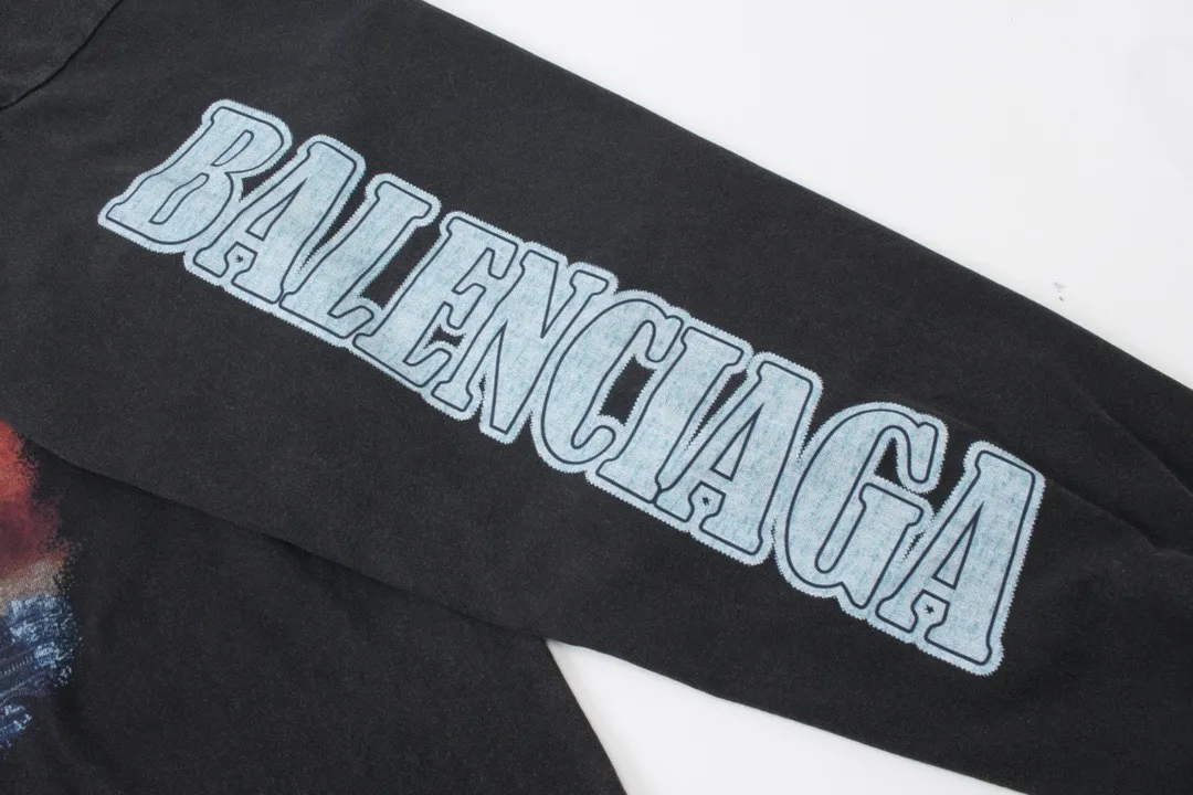 🅿️220 Actual pictures [Top version. Official website quality] BALENCI*GA/Paris. Joint Music.Aya.Nakamura long-sleeved T-shirt. The fabric is made of Paris ZP custom-woven and dyed cotton double yarn. The net weight is 260 grams. The cloth surface is clean. The cloth pattern is clear. Soft and comfortable. The threads are dyed with no color difference. The pattern adopts Kornit digital direct printing machine, the letters have a crackle process, the direct printing color is aligned with the original color, and the back of the cuffs is printed. The finished product is washed and aged. The process is complex. Restored brick cabinets, produced at Jubie Market based on pictures, welcome to compare. The version uses OS loose shoulder design. Same style for men and women Code: BL225017 Color: Washed Black Size: XS S M L
