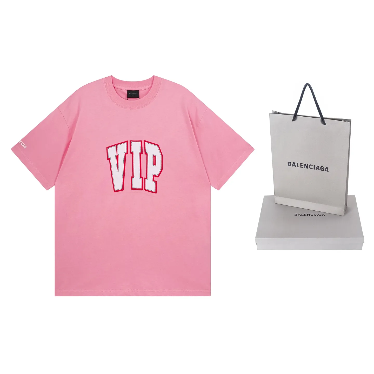 🅿️180 real photos [Top version. Official website quality] BALENCI*GA/Paris #2025 new style VIP letter patch embroidery on the chest, Paris letter LOGO short-sleeved T-shirt embroidered on the right cuff. 2025 spring and summer brick cabinet synchronization welcomes comparison. The fabric is made of Paris ZP custom-woven and dyed cotton double yarn, weighing 260 grams. The cloth surface is clean. The cloth pattern is clear, soft and comfortable. The threads are dyed with no color difference. The letter LOGO is embroidered using imported Tajima embroidery machine. The letters are clear and the effect is three-dimensional. Restore the brick cabinet, adopt OS loose shoulder style. Same style for men and women. Code: BL253702 Color: Pink Size: XS S M L