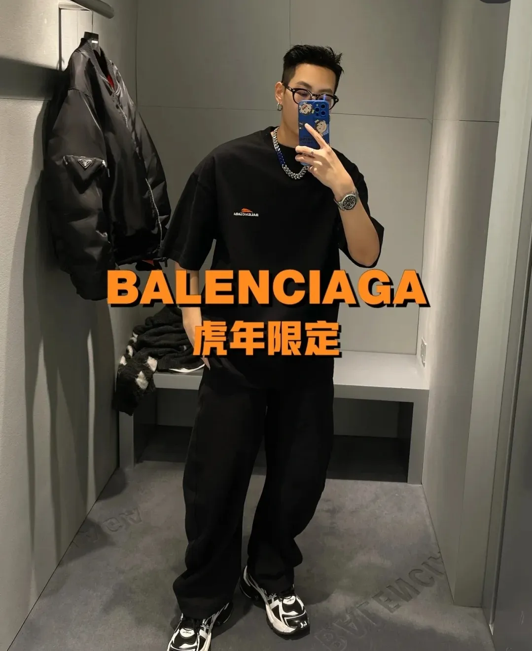 ♻️💯Upper body reference model picture❤️The top version of BALENCIAGA's new Balenciaga Year of the Tiger limited embroidery loose-fitting pure cotton short-sleeved T-shirt for men and women couples. Without further ado, the focus of this model's craftsmanship is the embroidery printing on the front and back. Whoever has good machines will do it right. For this model, the embroidery machine we use is the Tajima embroidery machine imported from Japan, "known as the best embroidery model in the world", with low failure rate, thread skipping rate, and thread breakage rate. Embroidery with high precision.  3D cherry blossom thread, embroidery is meticulous and smooth. You can see the detailed pictures, even though thousands of needles are used for embroidery, the fabric will not deform. The edges and corners, the pattern transition is smooth and flat!  Color: black, white, yellow Size: XS-L P:250