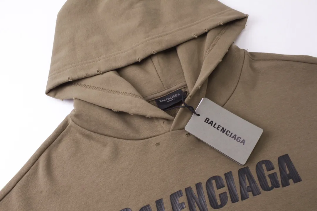 🅿️300 Detailed picture [Top version. Official website quality] BALENCI*GA/Paris. 2023 new style. Classic letter LOGO printed distressed hooded sweatshirt. Brick cabinet synchronization. The fabric is made of Paris ZP custom-woven and dyed cotton double yarn terry sweatshirt material. The weight is 450 grams, the cloth surface is clean. The cloth pattern is clear, soft and comfortable. The threads are dyed with no color difference. The classic pattern is printed with environmentally friendly imported materials and precision printing screens, with clear letters and three-dimensional effect. Restored brick cabinet. The garments are hand-worn and distressed by many people. They are very different from the market currency. You are welcome to compare. The version adopts the OS loose shoulder version. The same style for men and women. Coding: BL238008 Color: black, coffee, white, fruit green Size: XS S M L