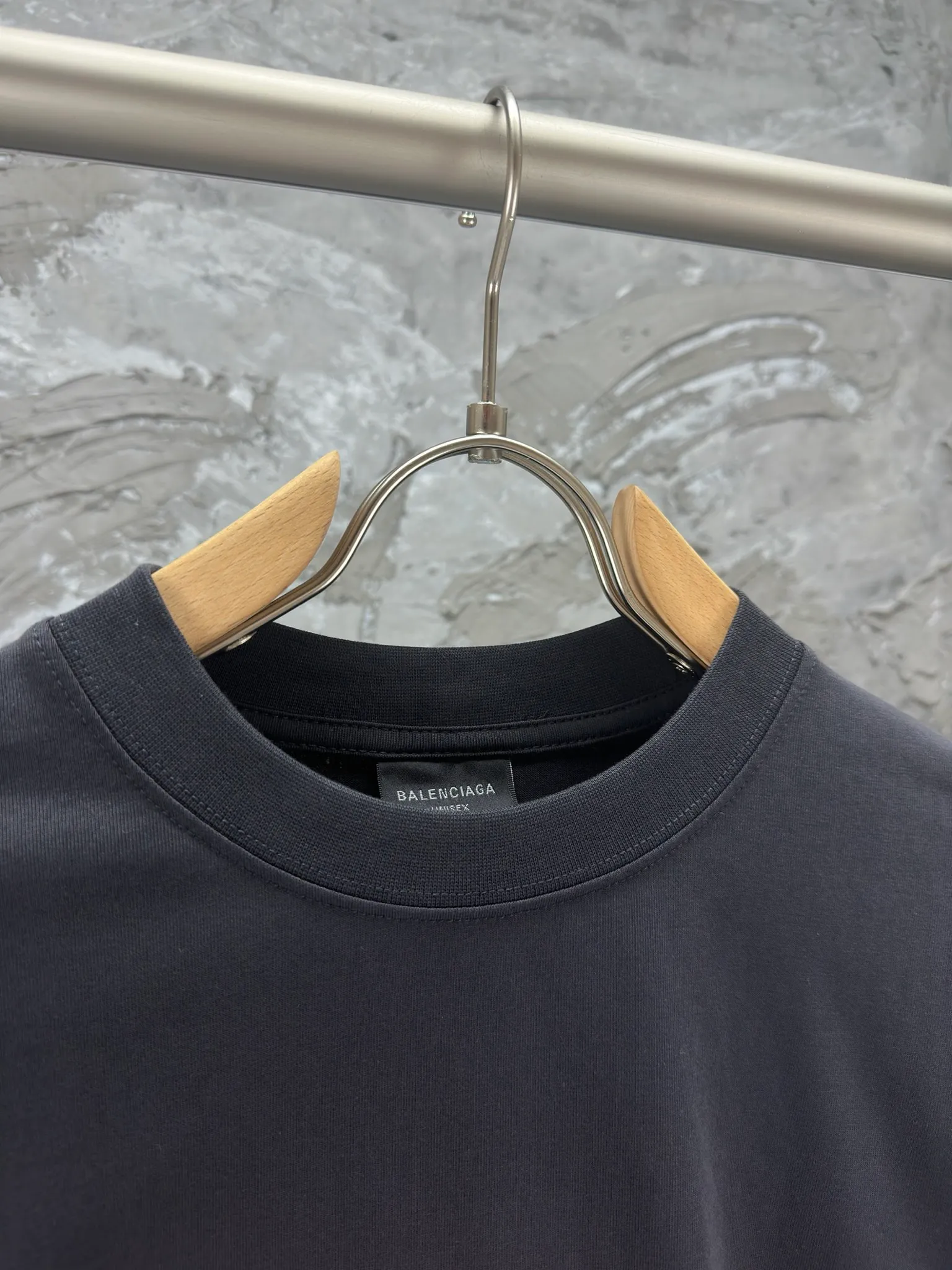 🅿️250 BALENCI*GA Paris 3M embroidered long sleeve. The fabric is made of Paris custom-woven and dyed double yarn pure cotton fabric. The weight is 280g. The thread is custom-woven and dyed without color difference. The front and back panels are embroidered with imported Tajima machines. Two high-temperature setting washes. os dropped shoulders and loose version. Same style for men and women -Color: black ivory -SIZE: XS S M L Style No. 8610#