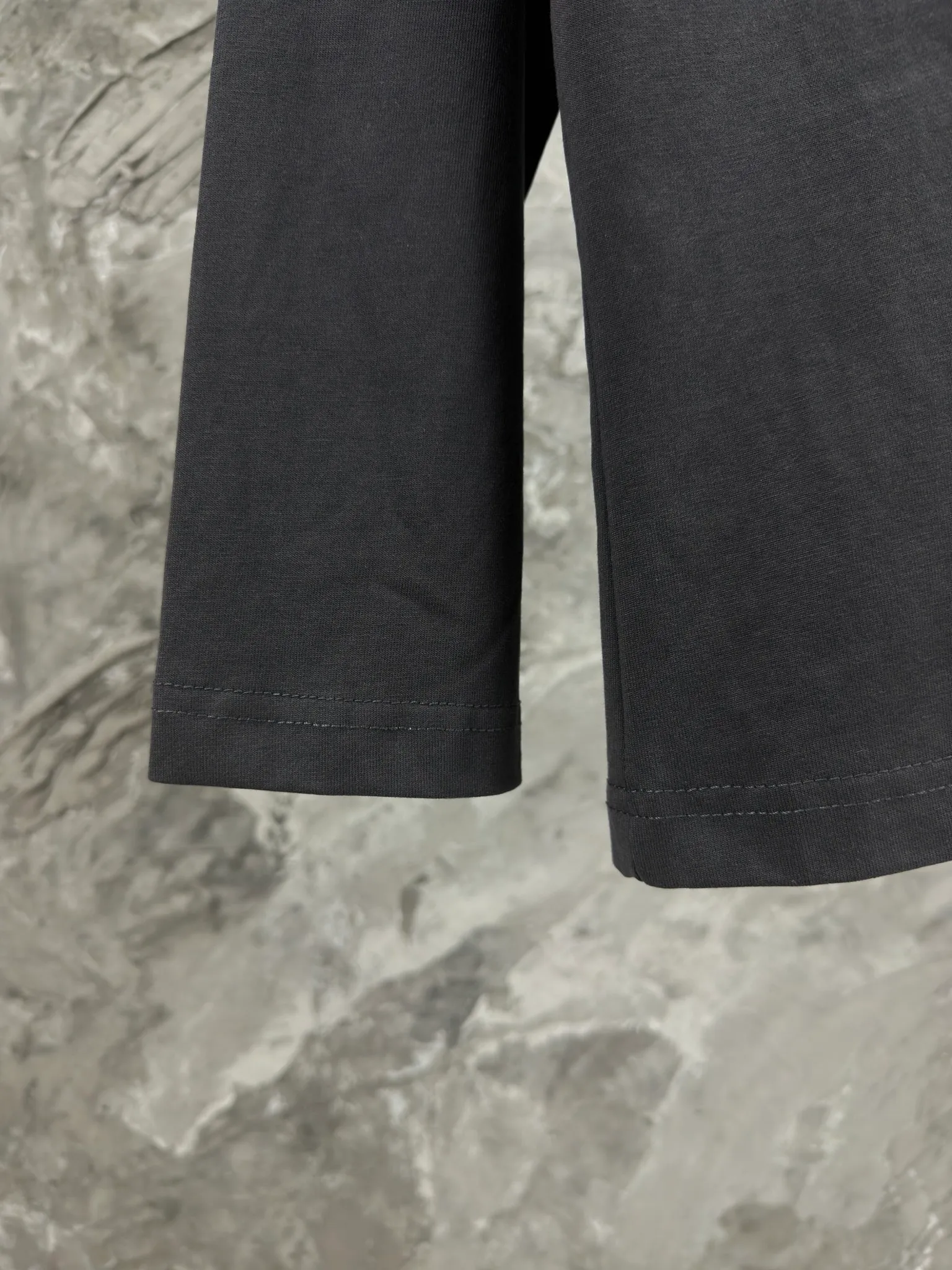 🅿️250 BALENCI*GA Paris 3M embroidered long sleeve. The fabric is made of Paris custom-woven and dyed double yarn pure cotton fabric. The weight is 280g. The thread is custom-woven and dyed without color difference. The front and back panels are embroidered with imported Tajima machines. Two high-temperature setting washes. os dropped shoulders and loose version. Same style for men and women -Color: black ivory -SIZE: XS S M L Style No. 8610#