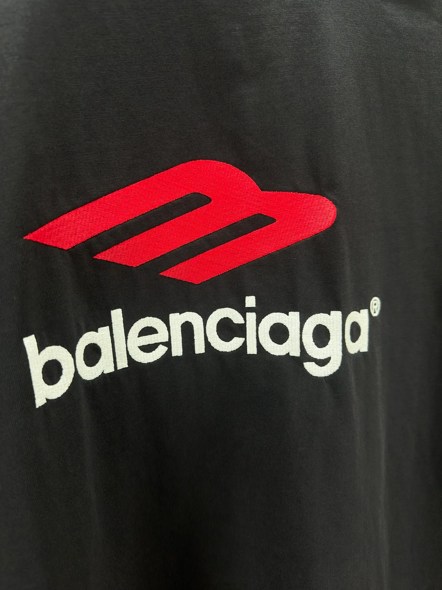 🅿️250 BALENCI*GA Paris 3M embroidered long sleeve. The fabric is made of Paris custom-woven and dyed double yarn pure cotton fabric. The weight is 280g. The thread is custom-woven and dyed without color difference. The front and back panels are embroidered with imported Tajima machines. Two high-temperature setting washes. os dropped shoulders and loose version. Same style for men and women -Color: black ivory -SIZE: XS S M L Style No. 8610#
