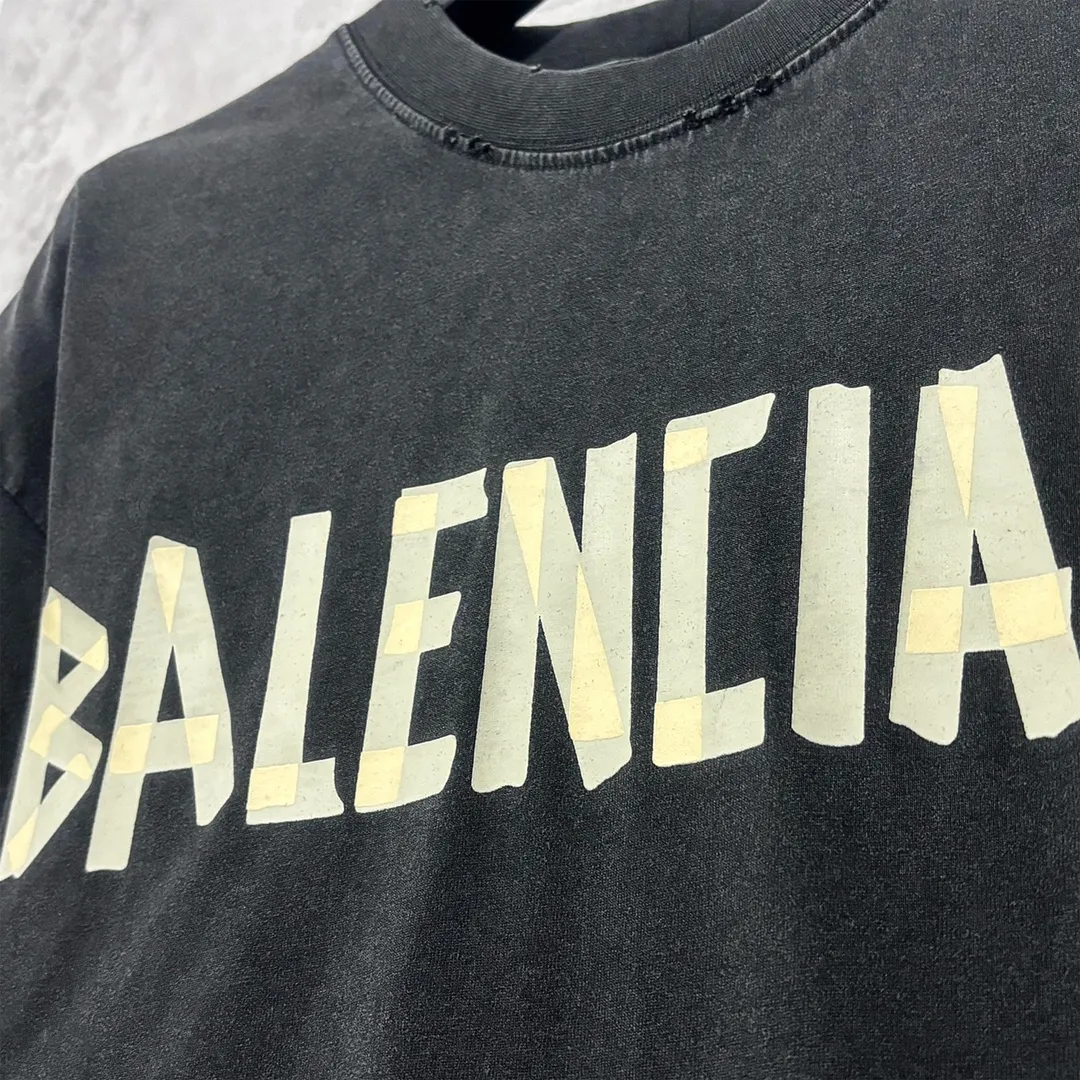 🅿️180 9110# Actual photo top version [[BALENCIA*GA] official website quality Paris new yellow tape bandage digital direct spray short-sleeved T-shirt OS version loose dropped shoulders Unisex style Fabric: 260g 100% pure cotton double yarn Process: front and rear digital direct spray garment wash worn distressed fixed color Color: gray blue white washed blue burgundy green Black silver rose red khaki Size: XS S M L
