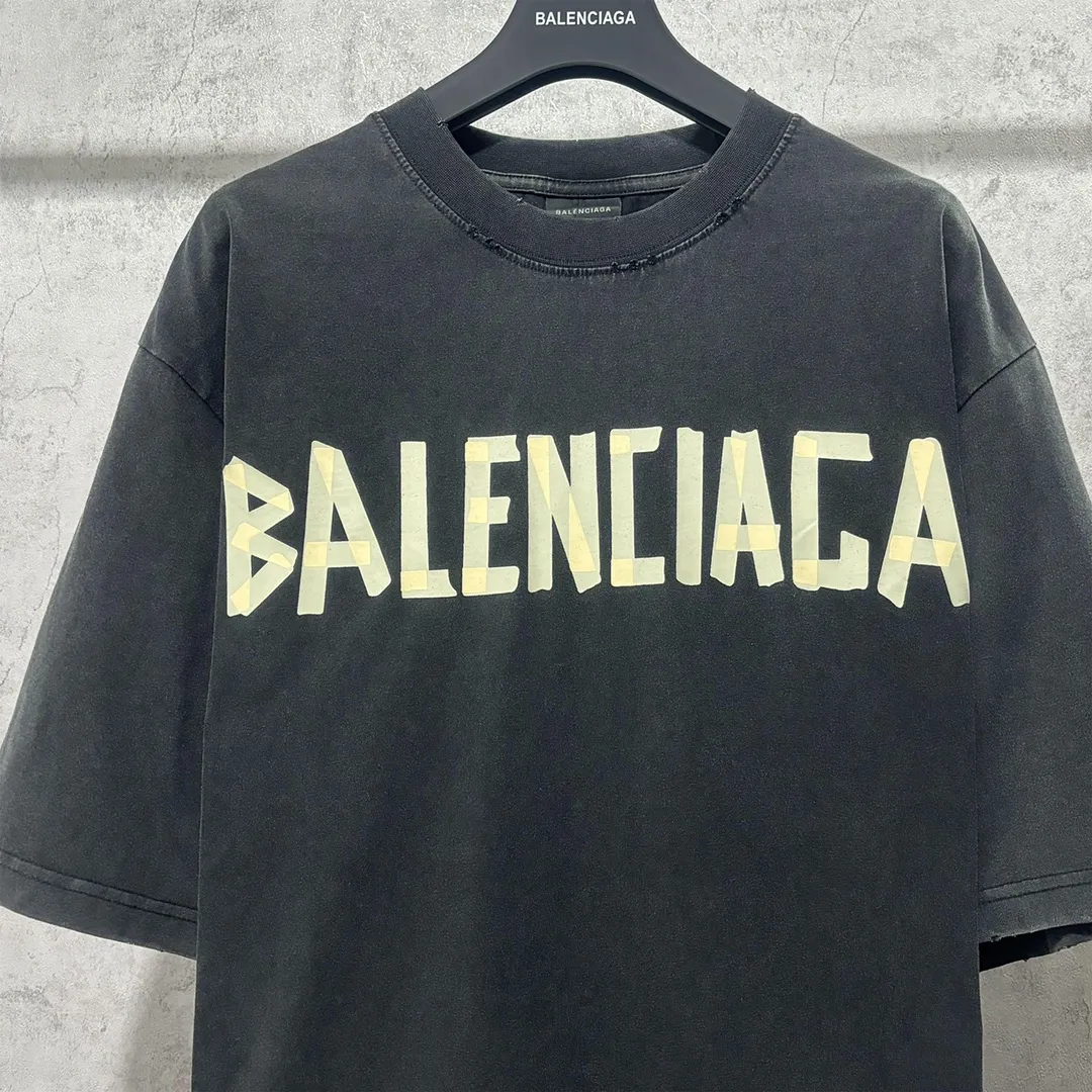 🅿️180 9110# Actual photo top version [[BALENCIA*GA] official website quality Paris new yellow tape bandage digital direct spray short-sleeved T-shirt OS version loose dropped shoulders Unisex style Fabric: 260g 100% pure cotton double yarn Process: front and rear digital direct spray garment wash worn distressed fixed color Color: gray blue white washed blue burgundy green Black silver rose red khaki Size: XS S M L