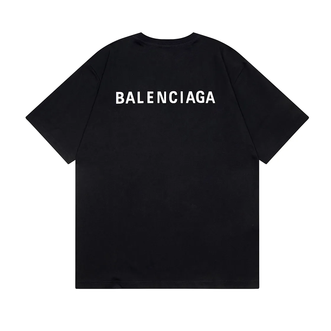 🅿️166 Detailed picture [Top version. Official website quality] BALENCI*GA/Paris#Classic style. Classic letter printed short-sleeved T-shirt on the front and back #brick cabinet synchronization.                       The fabric is made of Paris ZP custom-woven and dyed cotton double yarn, weighing 260 grams. The cloth surface is clean. The cloth pattern is clear, soft and comfortable. The threads are dyed with no color difference. The classic pattern is printed with environmentally friendly imported materials, precision printing screen, the letters are clear, the effect is three-dimensional, and the brick cabinet is restored. The version adopts the OS loose shoulder version. Same style for men and women. Code: BL223022 Color: black, beige, white, blue, floral gray, beige. Size: XS to L