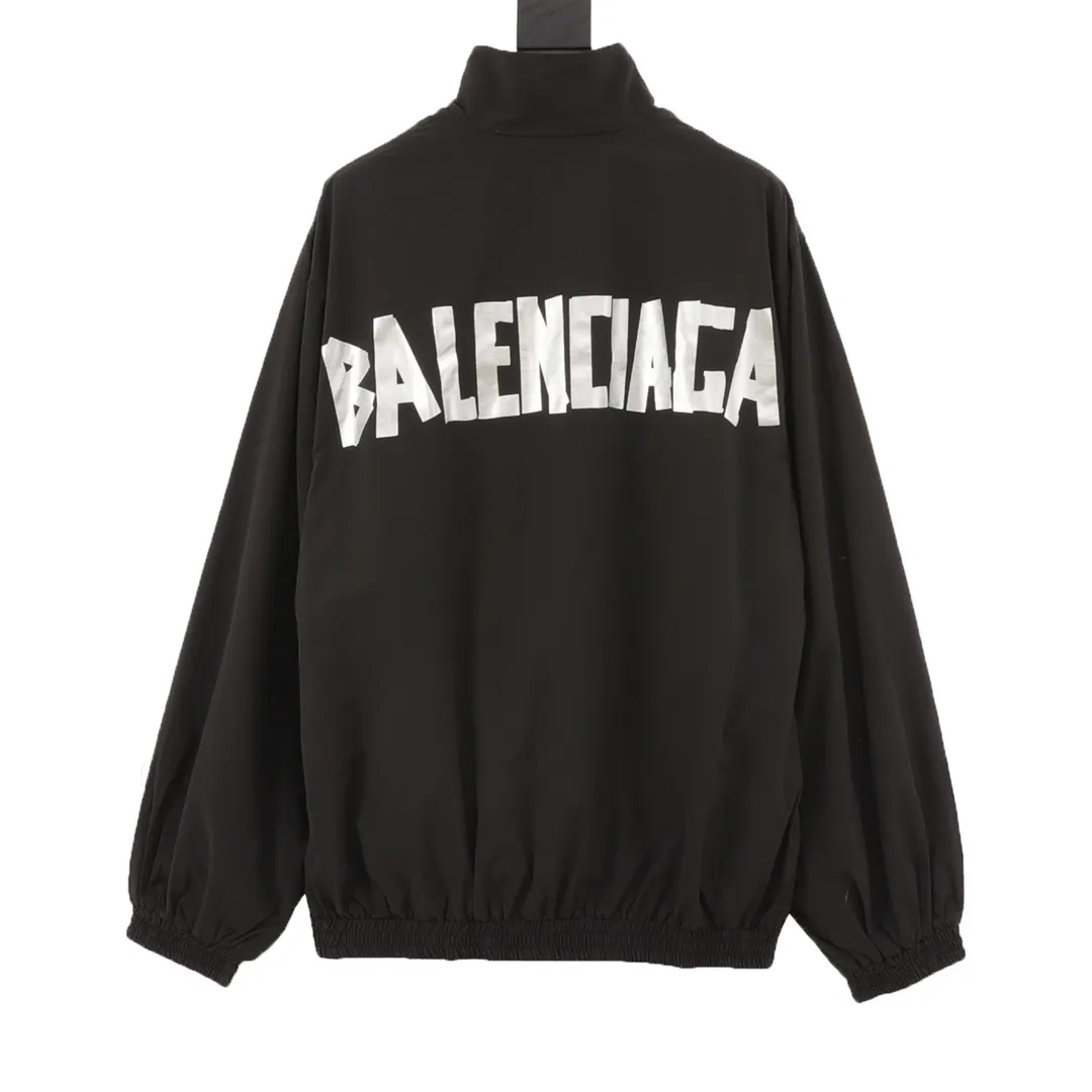 🅿️620 balenciaga/Balenciaga tape printed jacket, light luxury, a must-have item for daily commuting for men and women. Correct version welcome to compare · Made of T800 professional jacket polyester fabric · The entire fabric is pre-treated with a waterproof coating · The interior is made of three-level polyester bird's eye mesh · OS ultra-loose silhouette design · Side zipper pockets Small high stand collar design · Internal zipper hidden pocket design · Elastic waistband design at the hem · Customized molded hardware zippers Double puller design for jackets · Printing adopts Israeli Kornit digital direct printing process · Original main mark, washed tag brand packaging SIZE: S-L