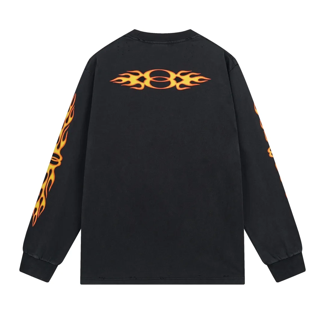 🅿️270 BALENCI*GA Paris s#Double Ring# flame direct spray printed washed and distressed long sleeves. The fabric is made of Paris ZP custom woven and dyed double yarn pure cotton fabric 280g. The thread is custom woven and dyed without color difference before and after. The printing is made of environmentally friendly imported materials direct spray. The ready-made garments are washed in many places to make them worn and worn. Two high-temperature shaping washes. os dropped shoulders and loose version. Same style for men and women -Color: washed black -SIZE: XS S M L Style number 8626#