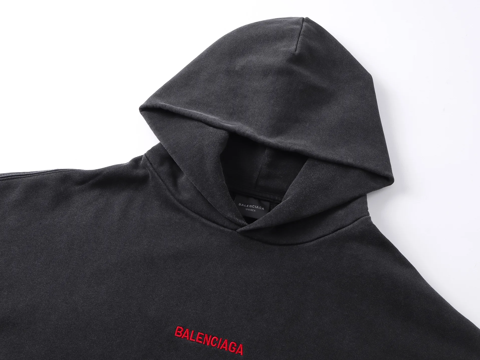🅿️340 real shots [Top version. Official website quality] BALENCI*GA/25 new model. The latest SS25 style hooded sweatshirt with Paris LOGO embroidery on the front and back. Research and development at the first time, different market currencies. Comparisons welcome. The fabric is made of Paris ZP custom-woven and dyed cotton sweatshirt. Weighing 460 grams, the cloth surface is clean. The cloth pattern is clear, soft and comfortable. The threads are dyed with no color difference. The embroidery is done with embroidery machines imported from Tajima, and the garments are washed and aged. Jubie market currency. Welcome to compare. The version adopts OS loose shoulder design. Same style for men and women. Code: BL259969 Color: washed black Size: XS S M L