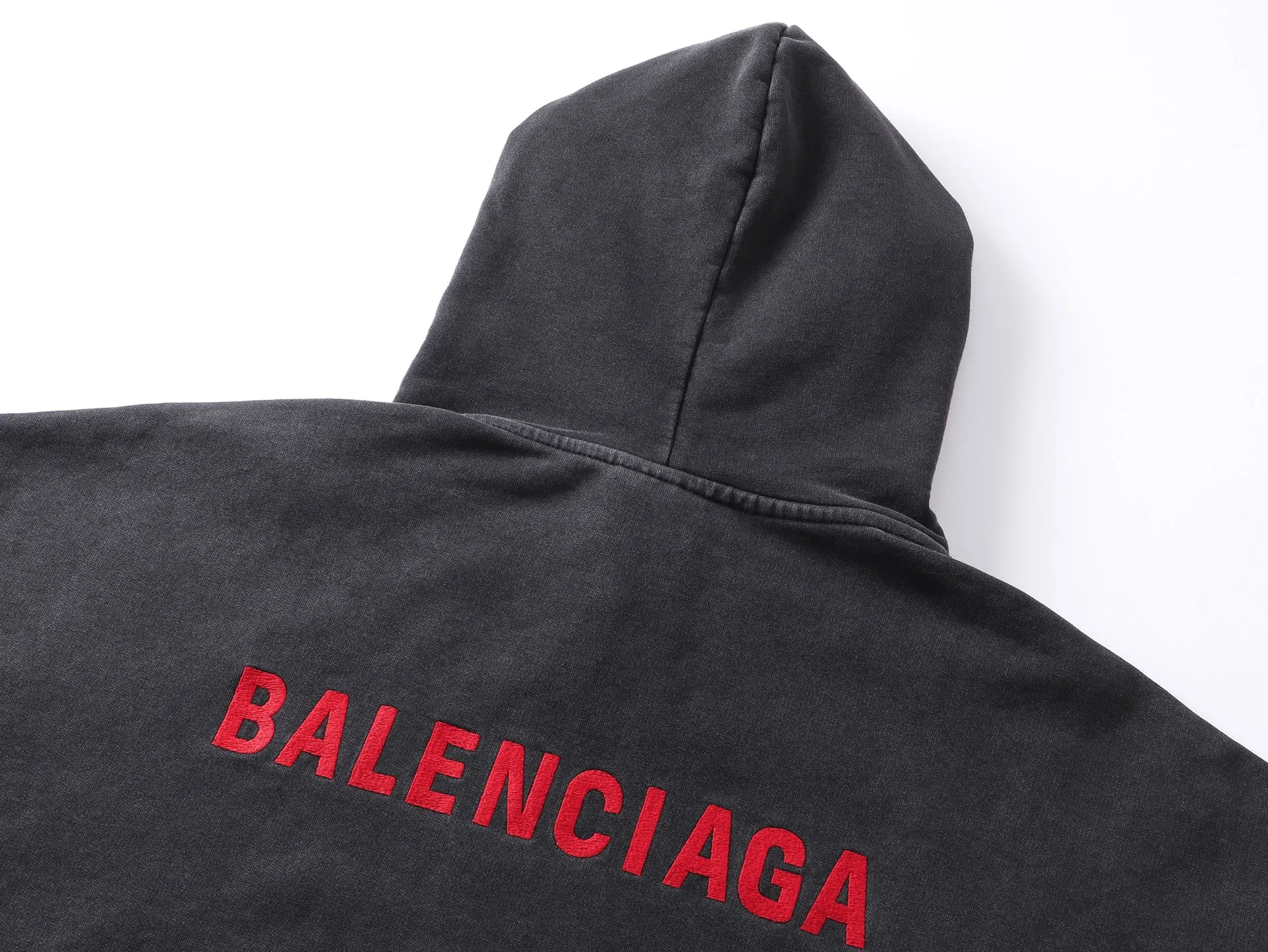 🅿️340 real shots [Top version. Official website quality] BALENCI*GA/25 new model. The latest SS25 style hooded sweatshirt with Paris LOGO embroidery on the front and back. Research and development at the first time, different market currencies. Comparisons welcome. The fabric is made of Paris ZP custom-woven and dyed cotton sweatshirt. Weighing 460 grams, the cloth surface is clean. The cloth pattern is clear, soft and comfortable. The threads are dyed with no color difference. The embroidery is done with embroidery machines imported from Tajima, and the garments are washed and aged. Jubie market currency. Welcome to compare. The version adopts OS loose shoulder design. Same style for men and women. Code: BL259969 Color: washed black Size: XS S M L