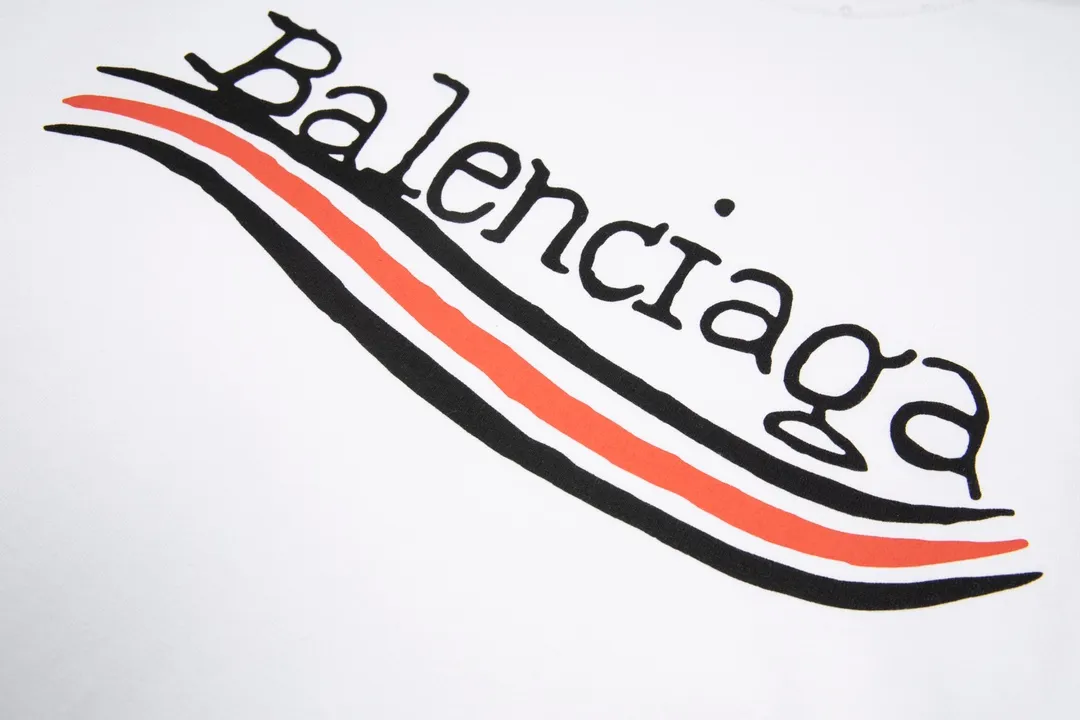 🅿️170 detailed pictures [Top version. Official website quality] BALENCI*GA/Paris #New front and rear Coke classic LOGO graffiti rotten short-sleeved T-shirt #2023 spring and summer new style. Brick cabinet synchronization.                       The fabric is made of Paris ZP custom-woven and dyed cotton double yarn, with a weight of 260 grams. The cloth surface is clean. The cloth pattern is clear, soft and comfortable. It has good color fastness and is not easy to change color. The printing uses a circular machine to imitate hand-painted effects. There are no burrs. The color is returned to the original board and the brick cabinet is restored. The version adopts OS loose shoulder version. Same style for men and women. Code: BL223002 Color: black, white, colorful blue, yellow Size: XS S M L