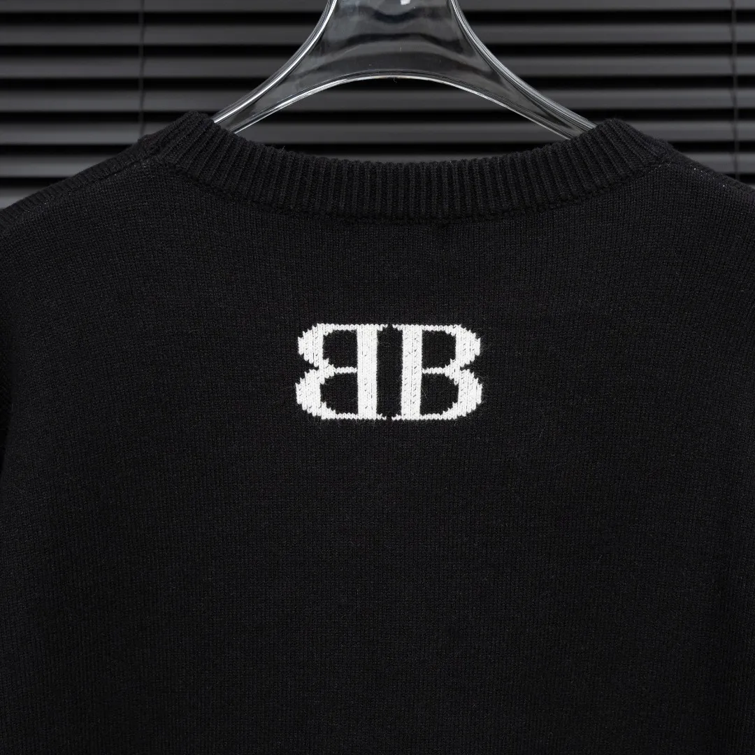 🅿️320 Style: BLA Balenciaga Double B knitted long-sleeved sweater Size: S-XXL Fabric: Wool blend Accessories: Full set of customized original accessories No gender distinction, same style for men and women