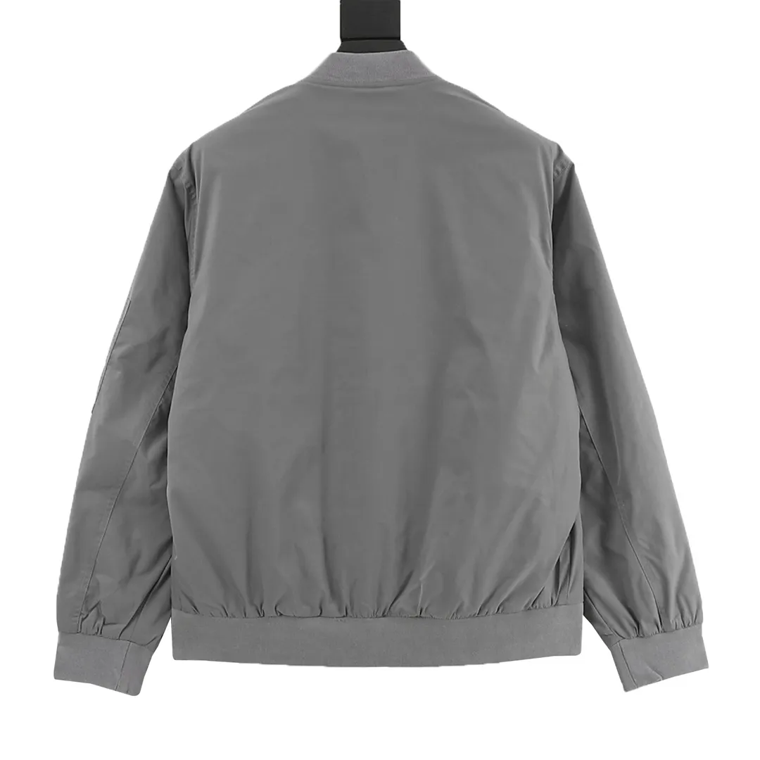 🅿️570 Balenciaga/Balenciaga patch bomber jacket. Customized dense-pore cold-pressed fiber nylon fabric and velvet cloud cotton sheet inside. Full texture, thick and solid. Every inch contains heavy warmth. It is based on pure black to support all edges. Slightly dropped shoulder silhouette to accommodate the body shape. Gilt lion emblem patch embellishments on the chest. It continues the identity identification function of the badge. It is a silent statement when worn on the body. The lining and filling design highlight the wrapping effect, cleverly integrating the warmth of cotton clothing with the aesthetics of life, leading the trend in the name of design! Size: XS-L
