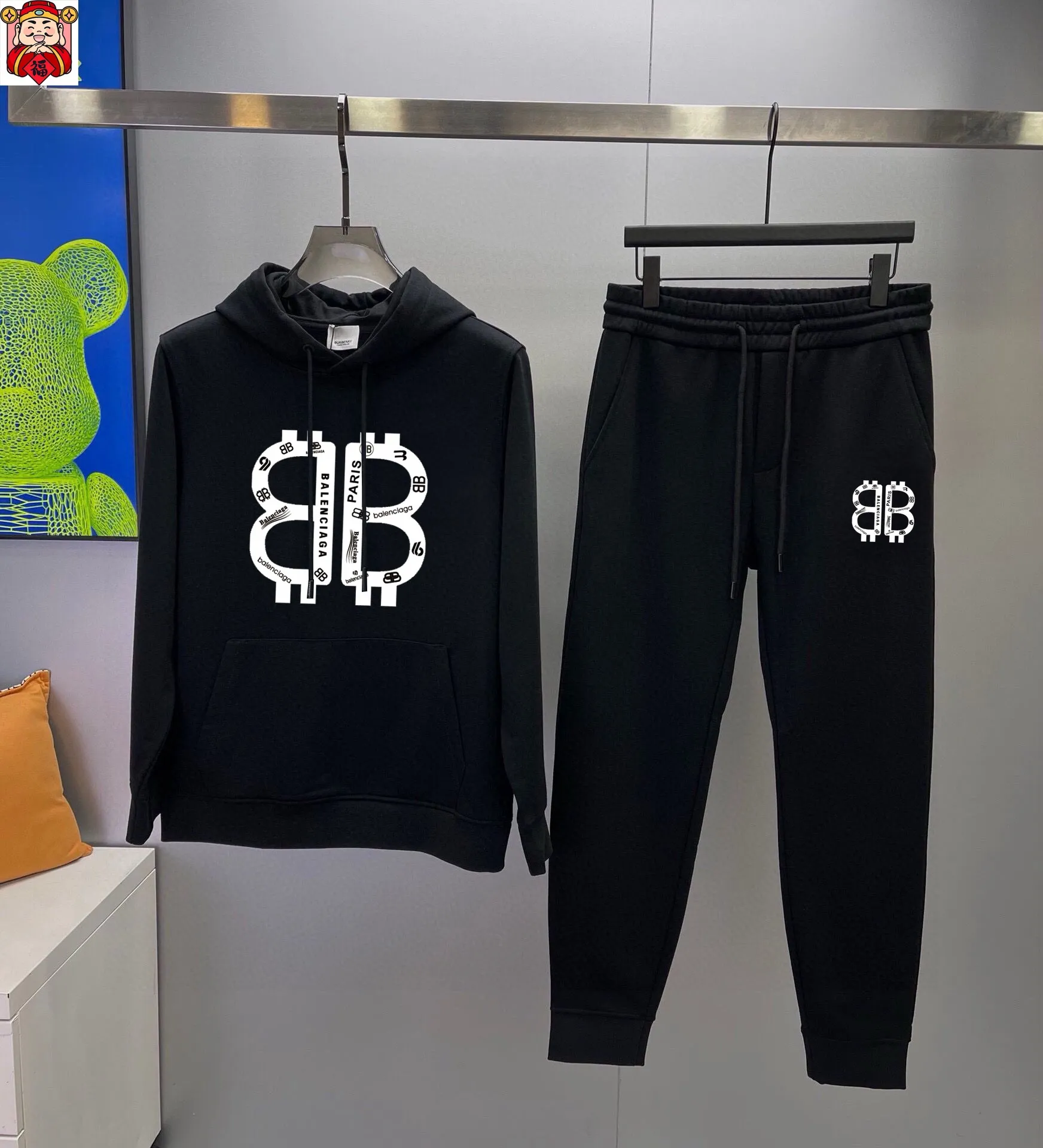 🅿️400 [BALENCIAGA] (Good news for fat people) hot-selling suit is coming. Focus on the original version of the official website. 2025 new hot-selling cardigan and sweatshirt suit. The original order is hard to buy🇭🇰. It is the meticulous work of top designers. It has a fitting and perfect upper body effect. 100% natural high-quality Roman cotton, close-fitting comfort, noble and elegant! Original hardware embodies elegance and nobility! Counter size: M-5XL (maximum wear up to 220 pounds)