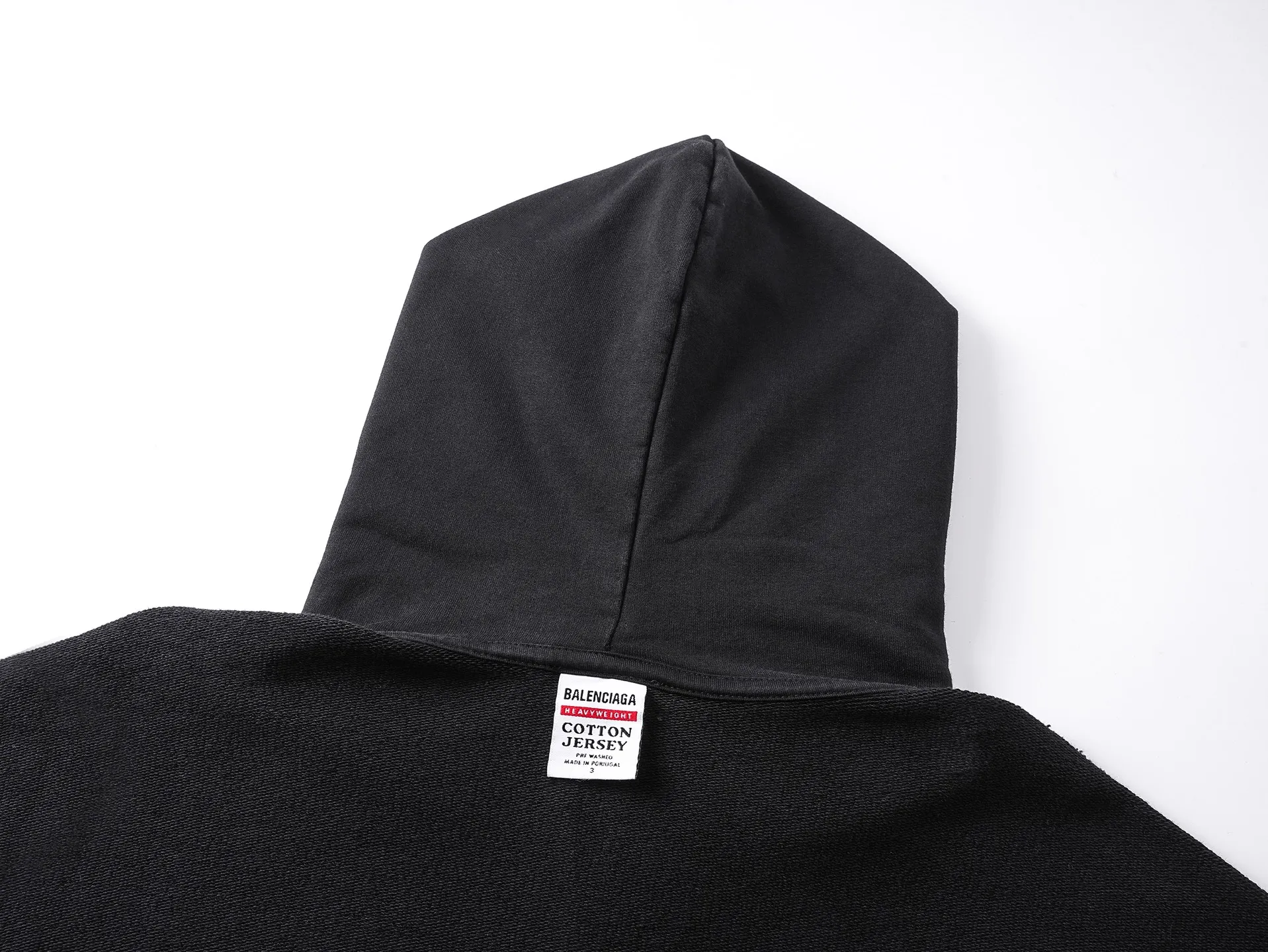 🅿️370 real photos [Top version. Official website quality] BALENCI*GA/2025 new style Paris classic LOGO embroidery on the reverse, washed, worn and worn zipper cardigan hooded sweatshirt. The ready-made garments are stitched on the reverse side and washed, with a full sense of design. Comparisons are welcome. The fabric is made of Paris ZP custom-woven and dyed cotton sweatshirts. Weighing 460 grams, the cloth surface is clean. The cloth pattern is clear, soft and comfortable. The threads are dyed with no color difference. The classic letter LOGO is embroidered on the reverse using an imported Tajima embroidery machine. The effect is three-dimensional. Restore brick cabinet, adopt OS loose shoulder style. Same style for men and women. Code: BL259951 Color: washed black, size: XS S M L