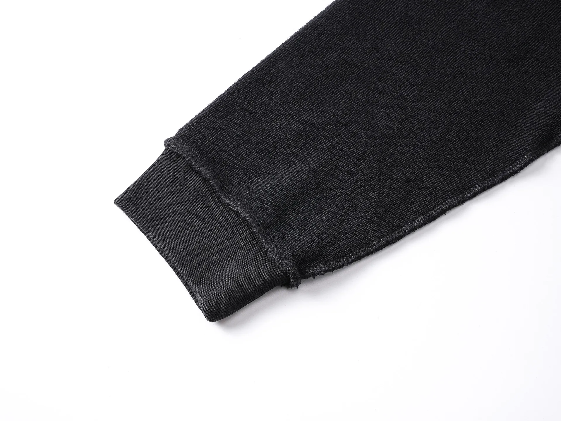 🅿️370 real photos [Top version. Official website quality] BALENCI*GA/2025 new style Paris classic LOGO embroidery on the reverse, washed, worn and worn zipper cardigan hooded sweatshirt. The ready-made garments are stitched on the reverse side and washed, with a full sense of design. Comparisons are welcome. The fabric is made of Paris ZP custom-woven and dyed cotton sweatshirts. Weighing 460 grams, the cloth surface is clean. The cloth pattern is clear, soft and comfortable. The threads are dyed with no color difference. The classic letter LOGO is embroidered on the reverse using an imported Tajima embroidery machine. The effect is three-dimensional. Restore brick cabinet, adopt OS loose shoulder style. Same style for men and women. Code: BL259951 Color: washed black, size: XS S M L
