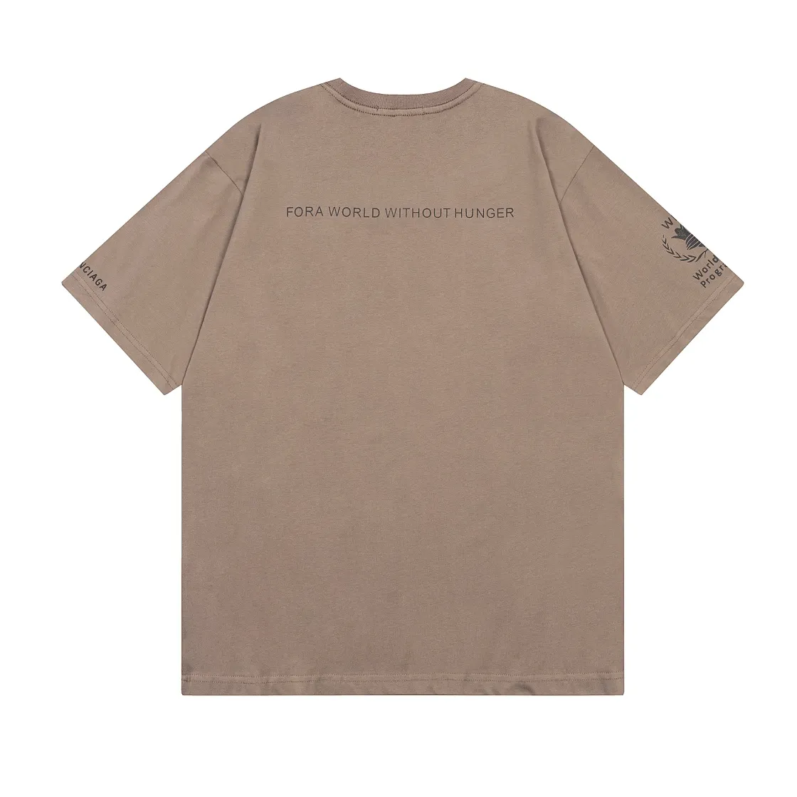 🅿️170 Detailed picture [Top version. Official website quality] BALENCIAGA/Balenciaga WFP4044 World Food Agency charity limited edition #short-sleeved T-shirt. The fabric is made of Paris ZP custom-woven and dyed cotton double yarn. Weighing 260 grams, the cloth surface is clean. The cloth pattern is clear, soft and comfortable. The ribbing is dyed with no color difference. The classic pattern printing uses environmentally friendly imported glue and precision stencils. The letters are clear. No burrs. The three-dimensional effect is strong. The version adopts the OS loose shoulder version. The same style for men and women. Coding: BL223030 Color: white, black, coffee Size: XS S M L
