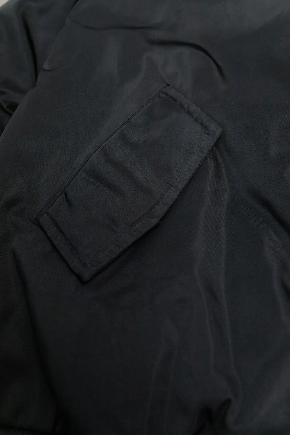 💰600 [Highest version] Balenciaga / Balenciaga BLCG 24FW hollow logo embroidered baseball flight cotton jacket Correct version Customized nylon 100% matt nylon fabric 50D memory lining inside 800g composite pearl quilting added to the inside Classic pilot Alpha Air Force jacket design 3D three-dimensional tailoring technology High-density embroidery using Tajima embroidery machine Up to 100,000 needle embroidery Inner bag design on the inside of the clothes, molded custom brand logo snap button, original main mark, washed tag brand packaging, color: black, size: 46/48/50/52, size chart: length, bust, shoulder width Note: There is a difference of 1~2CM due to manual measurement.