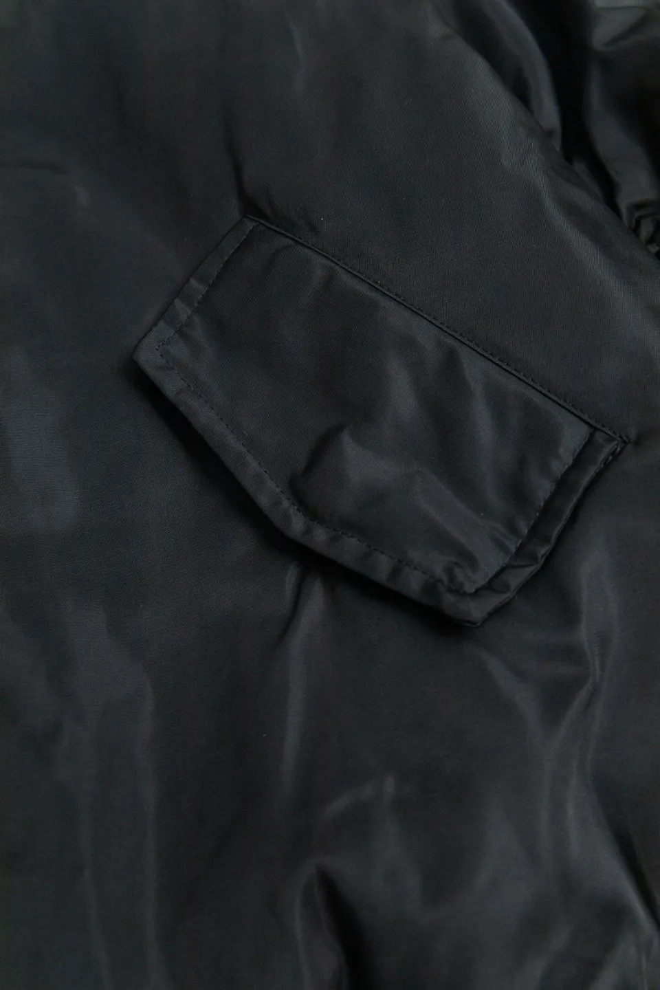 💰600 [Highest version] Balenciaga / Balenciaga BLCG 24FW hollow logo embroidered baseball flight cotton jacket Correct version Customized nylon 100% matt nylon fabric 50D memory lining inside 800g composite pearl quilting added to the inside Classic pilot Alpha Air Force jacket design 3D three-dimensional tailoring technology High-density embroidery using Tajima embroidery machine Up to 100,000 needle embroidery Inner bag design on the inside of the clothes, molded custom brand logo snap button, original main mark, washed tag brand packaging, color: black, size: 46/48/50/52, size chart: length, bust, shoulder width Note: There is a difference of 1~2CM due to manual measurement.