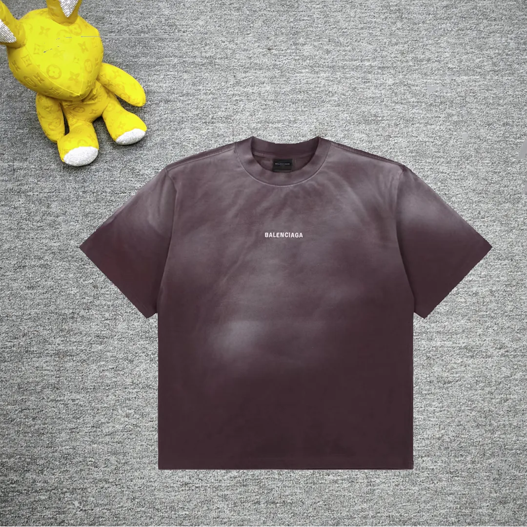 Top tested version - BALENCIAGA - Paris' new gradient color series. Short-sleeved T-shirt with embroidered letter logo on the front and back. Exclusive logo letter pattern on the front and back. Heavy craftsmanship. Simple but not simple. Original development of custom-woven fabric. Special weight 280g. Washing process. Sprayed horse process. Not easy to deform. Soft texture. Full of thickness. Highly restored. Imported Tajima machine heavy industry high-density embroidery on the chest. Fine embroidery. Three-dimensional effect. Clear lines. No rough edges. Ultra-high craftsmanship embroidery, very high fullness, obvious concave and convex texture, OS dropped shoulders, loose version, same style for men and women Color: lavender Size: XS--L P:280
