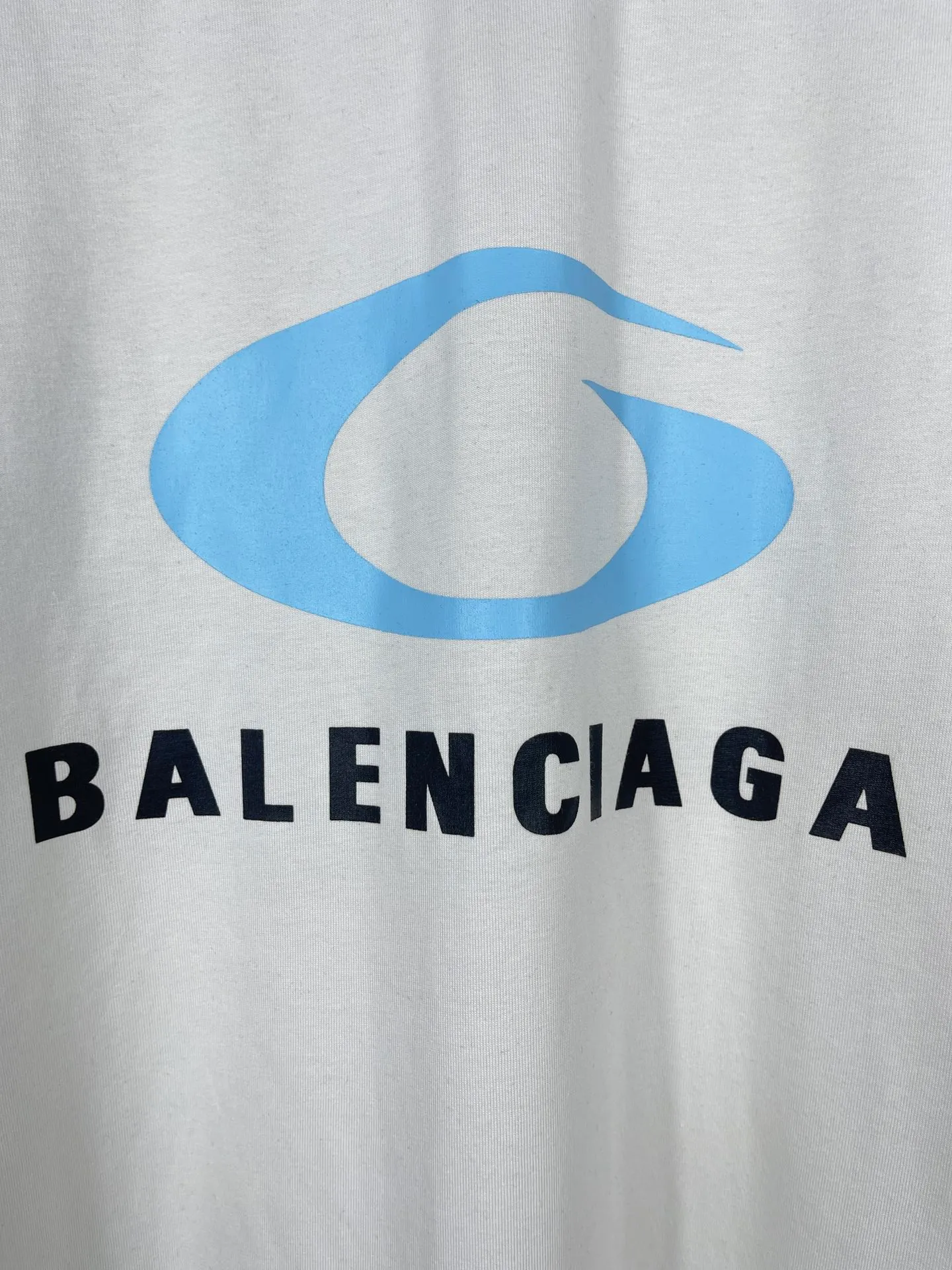🅿️180 real photos [Top version. Official website quality] BALENCI*GA/Paris. SS24 latest model, LOOP SPORTS ICON printed short-sleeved T-shirt. Brick cabinet synchronization. Genuine product developed at the first time, happy to print and compare! The fabric is made of Paris ZP custom-woven and dyed cotton double yarn. Weighing 260 grams, the cloth surface is clean. The cloth pattern is clear, soft and comfortable. The threads are dyed with no color difference. The printing uses environmentally friendly imported materials. The letters are clear and the effect is three-dimensional. The version adopts OS loose shoulder design. Same style for men and women. Code: BL223605 Color: off-white, black Size: XS S M L