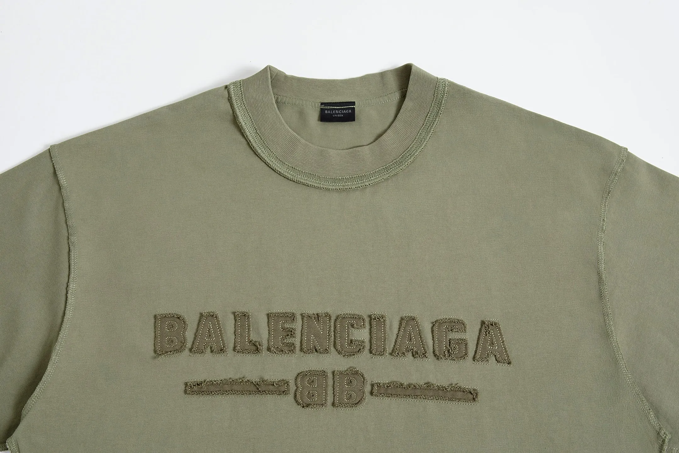 🅿️190 9181# Detailed picture Top version [[BALENCIA*GA] official website quality Paris new letter LOGO chest patch embroidery short-sleeved T-shirt OS version Loose dropped shoulders Unisex style Fabric: 260g 100% cotton double yarn Technology: Front patch embroidery Reverse stitching Garment wash Distressed Shaping Solid color Color: Washed black, fog blue, green Size: XS S M L
