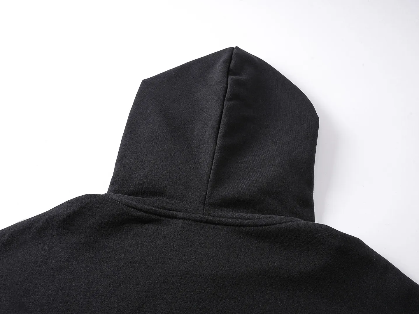 🅿️350 BALENCI*GA Paris inverted LOGO style hooded sweatshirt. The front embroidery uses imported Tajima embroidery machines and environmentally friendly glue color printing technology. Customized matching hardware. The letters are clear. The effect is three-dimensional. Exclusively matched to the pattern, woven and dyed 460g fabric. Threads are dyed in the same vat with zero color difference. Brick cabinet synchronization. Welcome to compare. Same style for men and women -Color: black -SIZE: Xs S M L Style number 8988#