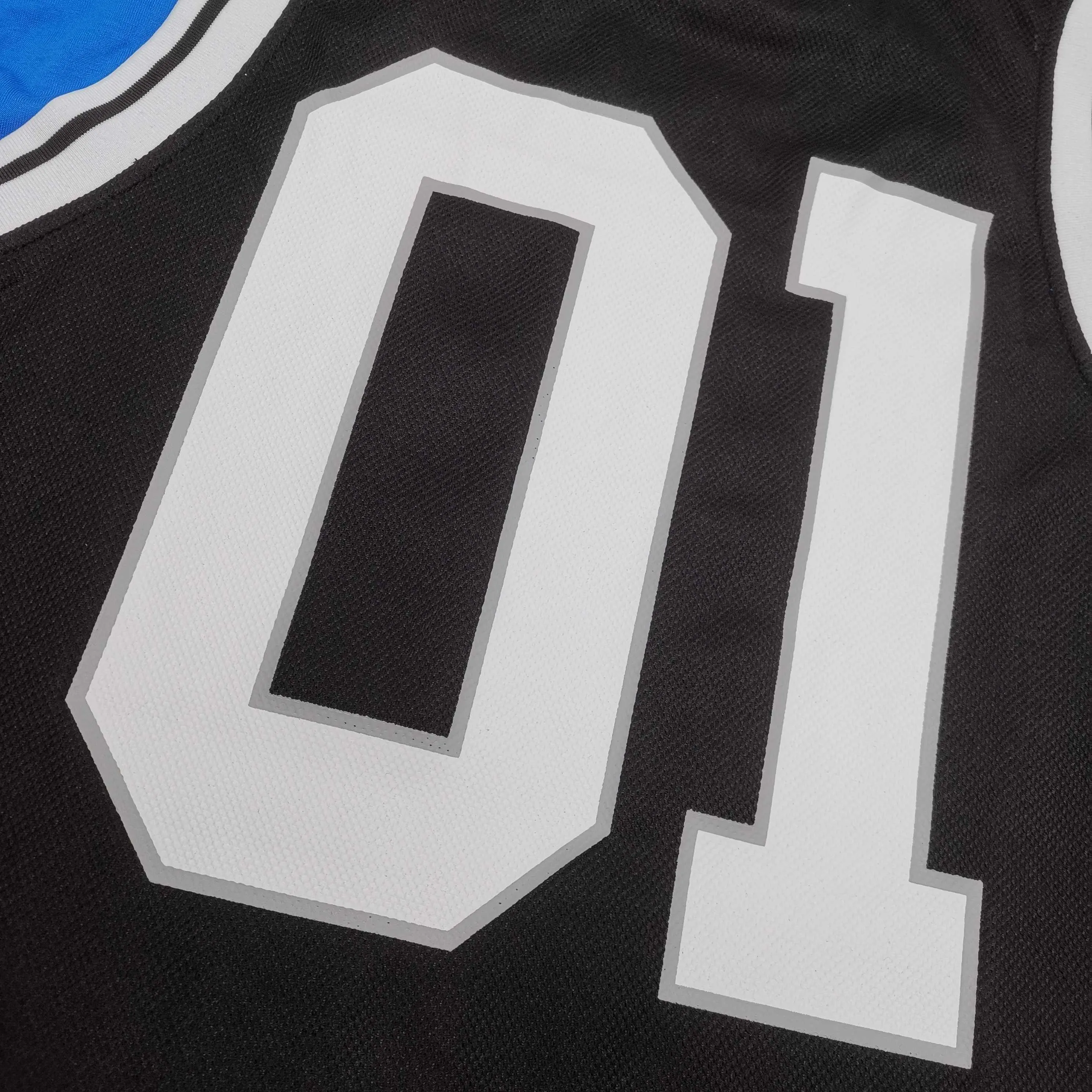 [Top version. Official website quality] BALENCI*GA/Paris.SS25 latest basketball uniform fake 3-piece set of embroidered printed long-sleeved T-shirts. The vest is made of mesh. The front embroidery uses Tajima computer embroidery machine to patch embroidery and print, and the back piece is printed. Extra heavy craftsmanship. Brick cabinets are synchronized. Genuine products are developed at the first time. The fabric is made of Paris ZP custom-woven and dyed cotton double yarn. The weight is 260 grams, the cloth surface is clean, the cloth pattern is clear, soft and comfortable, and the vest is made of mesh. The threads are dyed with no color difference. The printing uses environmentally friendly imported materials, the letters are clear and the effect is three-dimensional. The version adopts OS loose shoulder design. Same style for men and women. Color: Cailan, red. Size: XS S M L P370