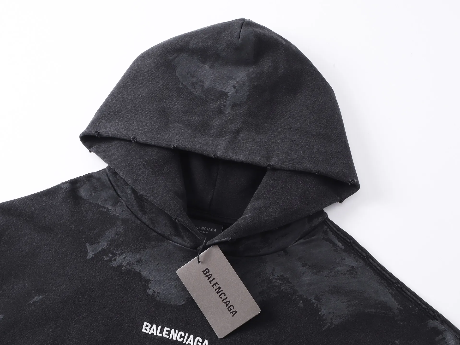 🅿️420 - BALENCI*GA Paris hand-painted graffiti lettering hooded sweatshirt. The front and back patterns are finely embroidered by imported Tajima embroidery machines. Growth washed and aged. Hand-painted graffiti by hand-made masters. Customized matching hardware. Overweight craftsmanship. Clear letters. Three-dimensional effect. Exclusively pattern-woven and dyed 460g fabric. Threads are dyed in the same vat with zero color difference. Brick cabinet synchronization. Welcome to compare. Same style for men and women -Color: washed black -SIZE: Xs S M L style number 8977#