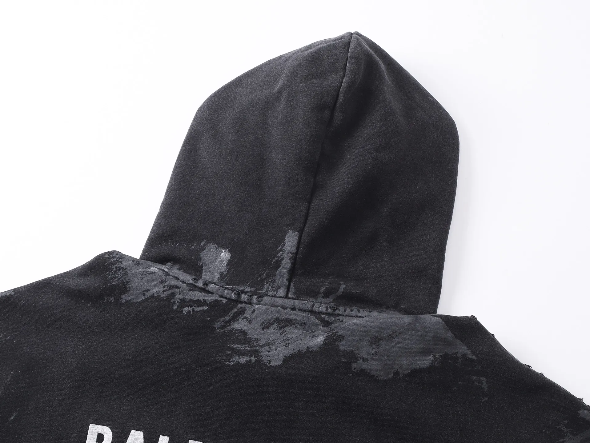 🅿️420 - BALENCI*GA Paris hand-painted graffiti lettering hooded sweatshirt. The front and back patterns are finely embroidered by imported Tajima embroidery machines. Growth washed and aged. Hand-painted graffiti by hand-made masters. Customized matching hardware. Overweight craftsmanship. Clear letters. Three-dimensional effect. Exclusively pattern-woven and dyed 460g fabric. Threads are dyed in the same vat with zero color difference. Brick cabinet synchronization. Welcome to compare. Same style for men and women -Color: washed black -SIZE: Xs S M L style number 8977#