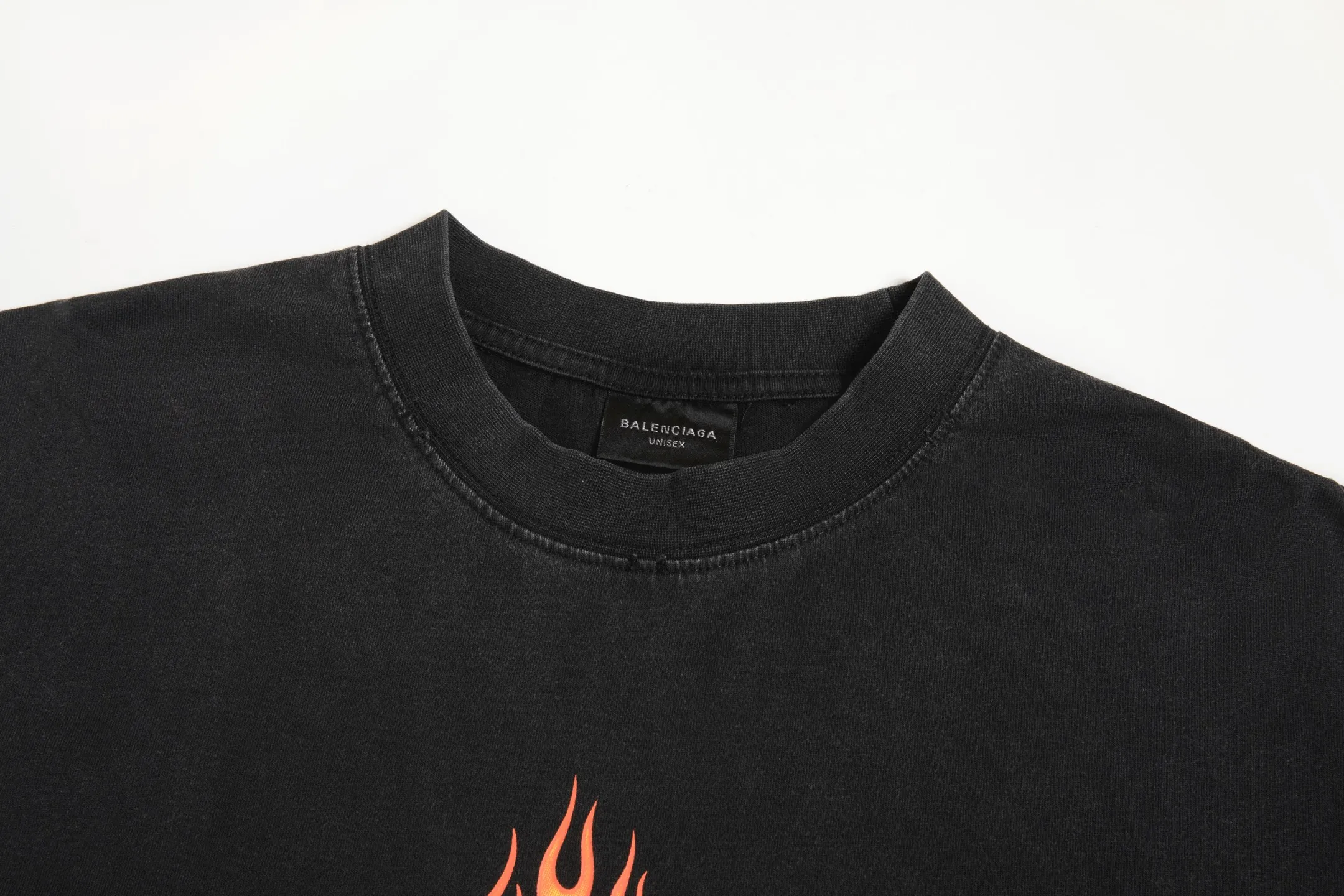 🅿️190 9145# Detailed picture Top version [[BALENCIA*GA] official website quality Paris new double-ring flame torch direct injection printed washed and distressed short-sleeved T-shirt OS version Loose dropped shoulders Unisex fabric: 260 grams 100% cotton double yarn Process: front and rear panels left and right sleeve printing Garment washed worn distressed fixed color Color: washed black washed blue Size: XS S M L