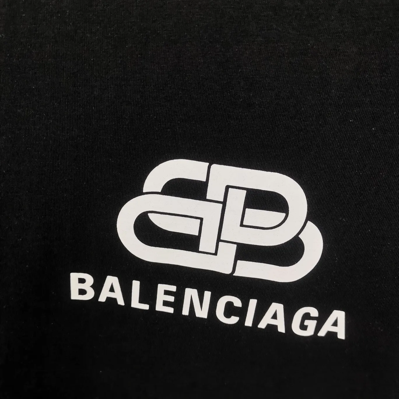 [New] Top tested version Balenciaga 21ss new lock buckle Unisex short-sleeved loose pure cotton BALENCIAGA short-sleeved T-shirt for couples Super classic style with good-looking colors Oversize version 260g Double yarn cotton top fabric [Little Red Book popular style | Highly recommended by ins style bloggers] Original model opening 1:1, all other colors are custom-woven and dyed (although everyone says so, but I guarantee it, and the threads are also dyed in the same vat) and there is no error with ZP.  Positioned cutting, high-quality wiring, original 1x1 thickened thread on the neckline, imported glue printing, black and gray colors are all silver, lock printing, repeated washing, not easy to crack! ! ! A full set of genuine one-to-one accessories, bag code marked. The numbers are all correct and identical.  Color: White Black Floral Gray Haze Blue Washed Black Size: XS-L P:240