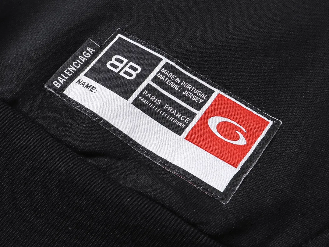 🅿️380 - BALENCI*GA Paris' latest basketball jersey embroidered printed hooded long-sleeved sweatshirt. The front embroidery is embroidered and printed with a Tajima computer embroidery machine. The car seal is printed on the lower left corner and the back panel is printed. The effect is three-dimensional. Exclusively pattern-woven and dyed 460g fabric. Threads are dyed in the same cylinder with zero color difference. Brick cabinet synchronization. Welcome to compare. Same style for men and women -Color: black purple -SIZE: Xs S M L Style number 8956#