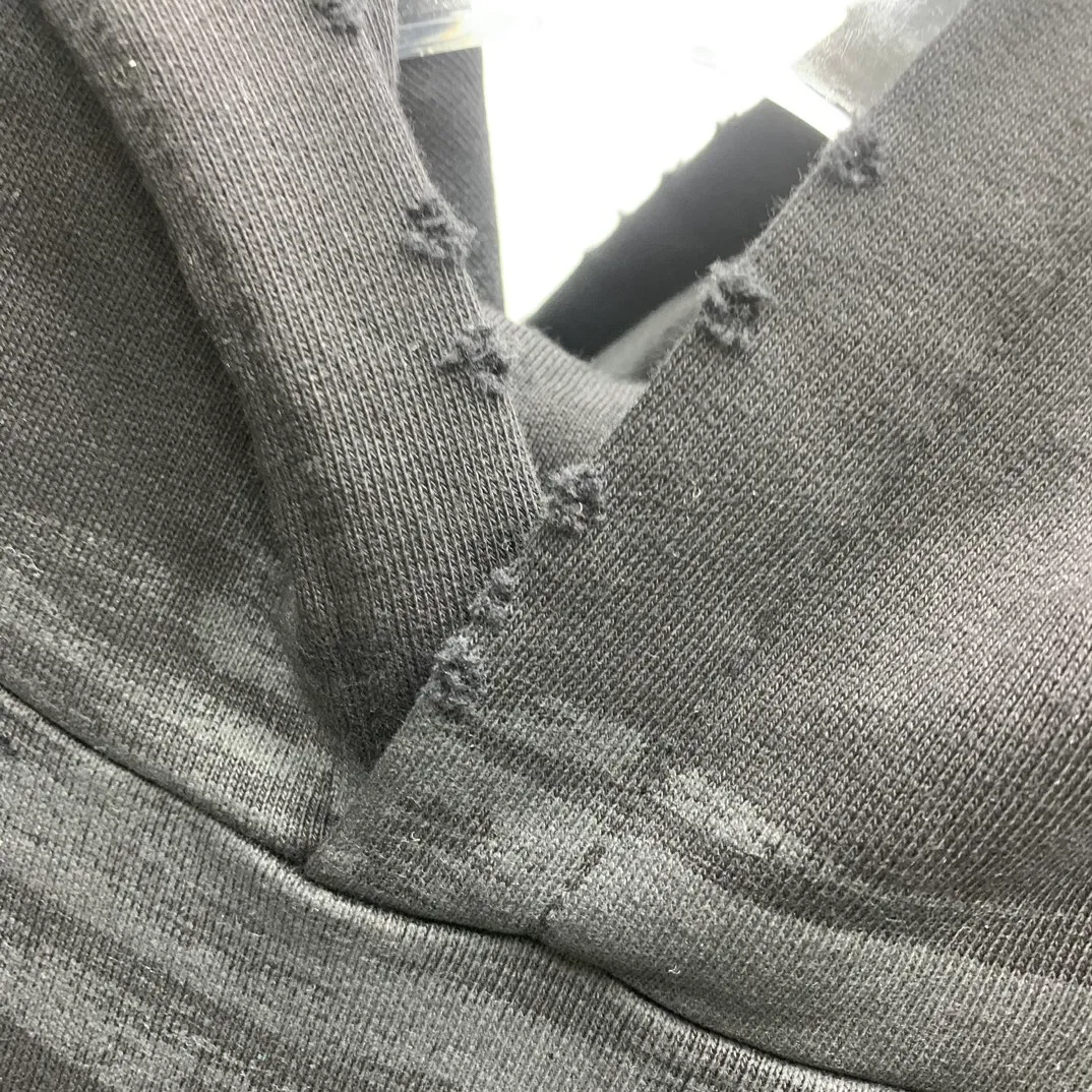 Top tested version 🌟23ss autumn new BALENCIAGA Bitcoin front and rear arms BB printed loose hooded sweatshirt unisex terry hoodie This year Balenciaga is really cheating! Another hot item🔥 Today I really bring you a high-quality and cost-effective sweatshirt, 420g heavyweight pure cotton terry fabric! Ingredients carefully used! The hats are all sewn together in large pieces, which consumes a lot of fabric! The printing on the front, back, left and right uses imported environmentally friendly ♻️ screen printing! Brush it on bit by bit manually! It’s so strong that it won’t be washed off for a long time! Not cracked! Large foreign trade factory with fine workmanship! Every process is strictly subject to strict requirements! The wiring is neat. Excipients are complete with three standards! They are all top-notch customized accessories! This Balenciaga upper body is the king! It has a retro flavor without losing high-end taste! It brings a different visual experience to people. Whether you are a student or working and traveling, or your body proportions are not perfect, it can cover you in a coordinated way. If you like it, hurry up and get one! Looking forward to your driving 💗 Ready stock available in seconds Color: black XS——L P:450