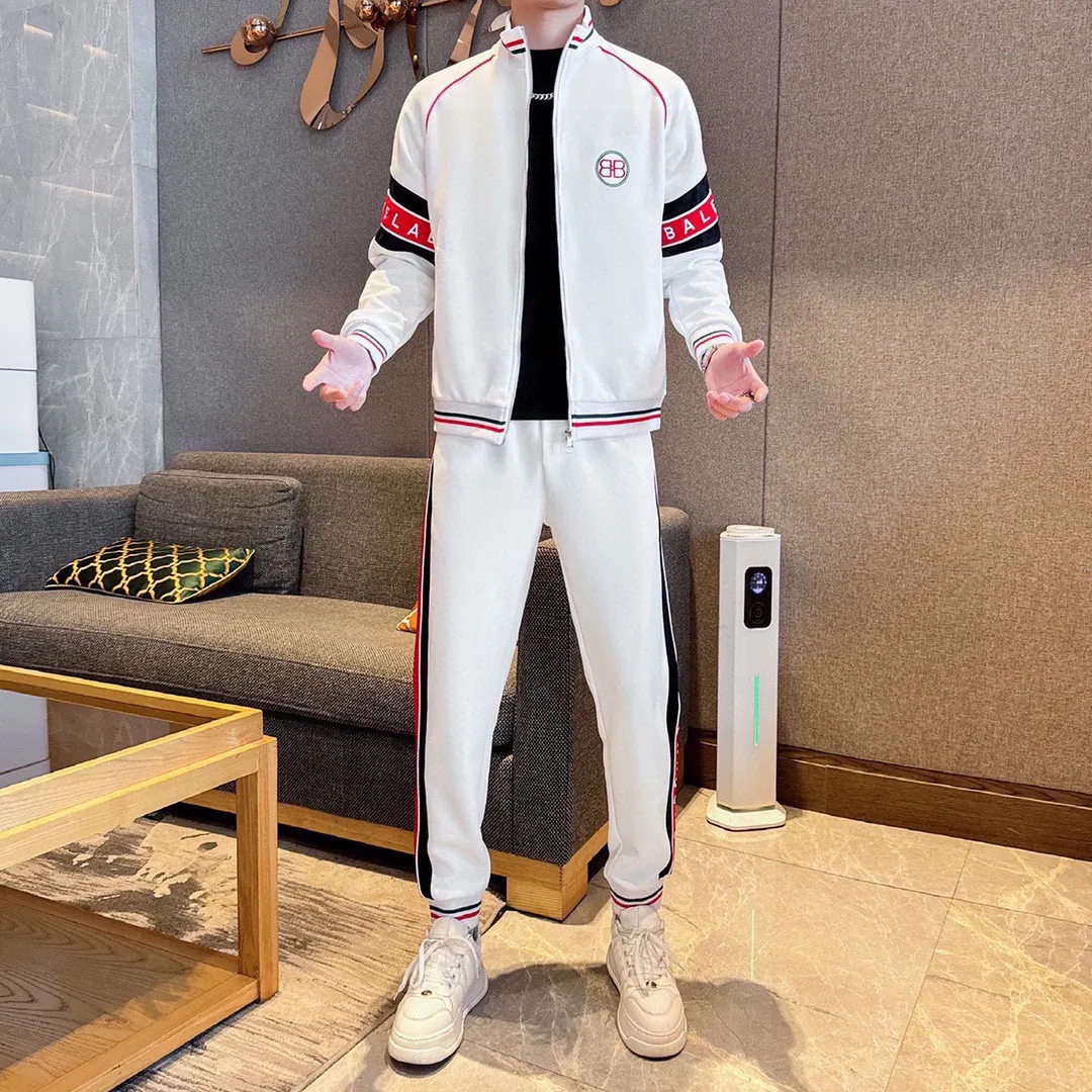 🅿️500 [BALENCIAGA] Hot-selling suit is coming. Focus on the original version of the official website. 2025 new hot-selling cardigan sweater suit. The original order is the best product. 🇭🇰The meticulous work of top designers is dedicated to a fitting and perfect upper body effect. All-natural high-quality Tencel Roman cotton 100%, close-fitting comfort, noble and elegant! Original hardware embodies elegance and nobility! Counter size: M-4XL (up to 190 pounds)