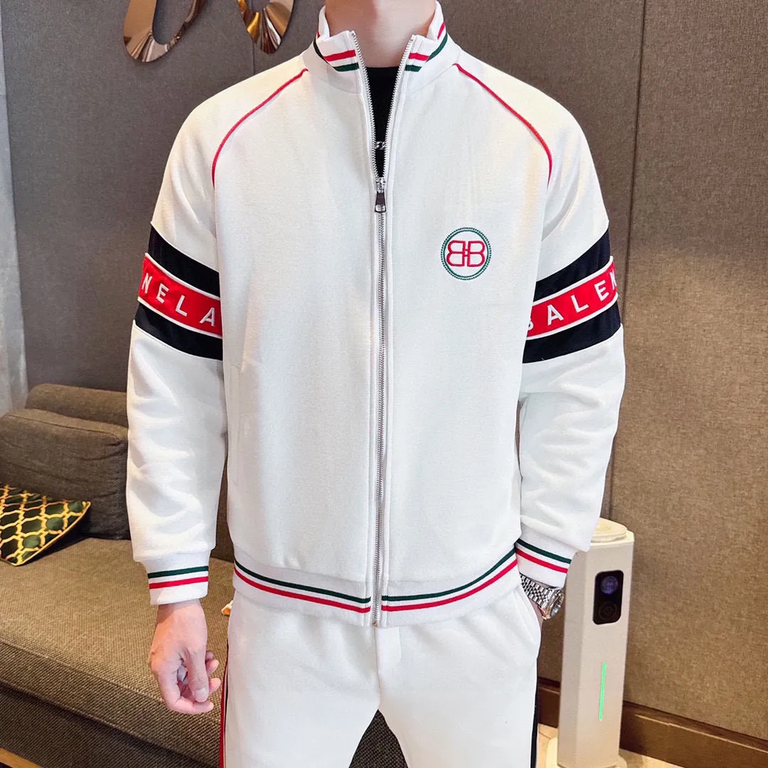 🅿️500 [BALENCIAGA] Hot-selling suit is coming. Focus on the original version of the official website. 2025 new hot-selling cardigan sweater suit. The original order is the best product. 🇭🇰The meticulous work of top designers is dedicated to a fitting and perfect upper body effect. All-natural high-quality Tencel Roman cotton 100%, close-fitting comfort, noble and elegant! Original hardware embodies elegance and nobility! Counter size: M-4XL (up to 190 pounds)