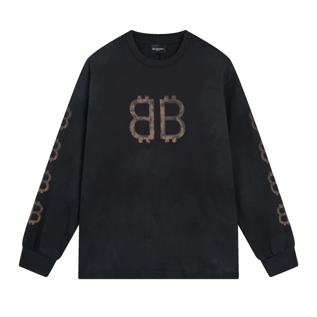 🅿️220 detailed pictures [Top version. Official website quality] BALENCI*GA/Paris. 2023 latest mud hand-painted worn distressed long-sleeved T-shirt. Brick cabinet synchronization. ⚠️Difference between market currency, genuine development, worn. Hand-painted consistent with ZP,‼ ️The fabric is made of Paris ZP custom-woven and dyed 100% double yarn compact cotton. The weight is 260 grams. The cloth surface is clean. The cloth pattern is clear, soft and comfortable. The threads are dyed with no color difference. Ready-made garments are hand-painted, worn, and distressed, with heavy craftsmanship. Comparisons welcome. The version adopts OS loose shoulder design. Same style for men and women. Code: BL225006 Color: black blue, off-white Size: XS S M L